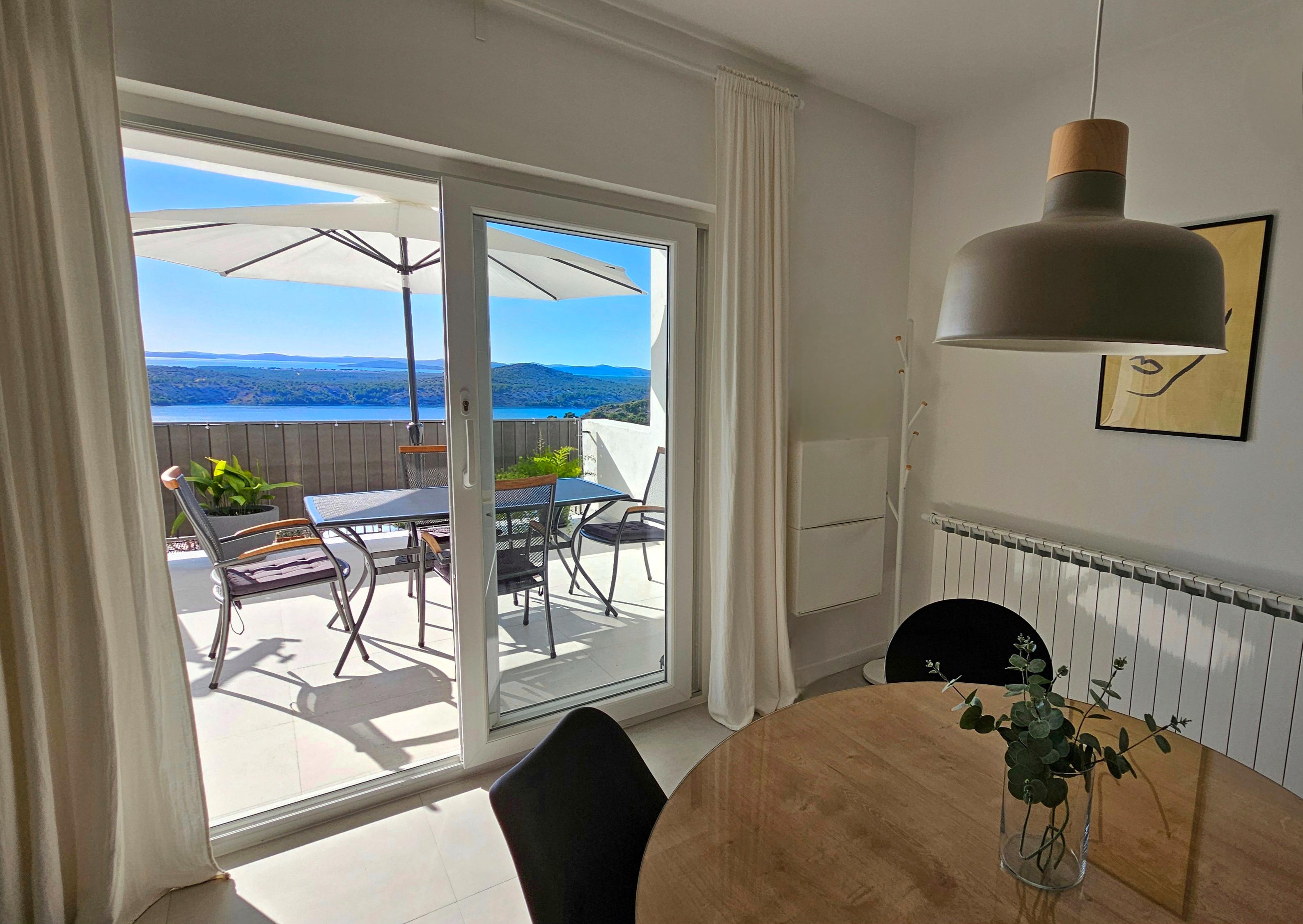 Moderne Wohnung mit wunderschönem Meerblick