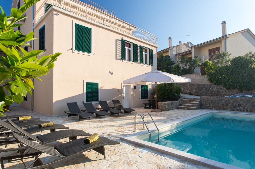 Erdgeschosswohnung für 4 Pers. - Pool, Klima, Sat-TV und Internet