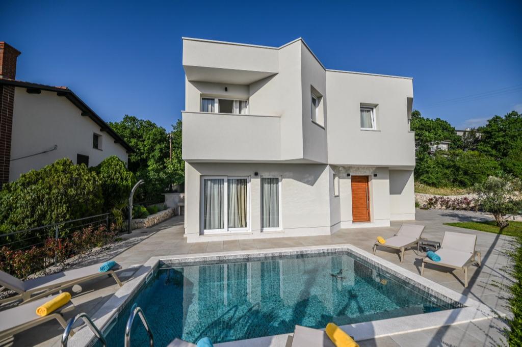 Moderne Villa mit Swimmingpool & Garten