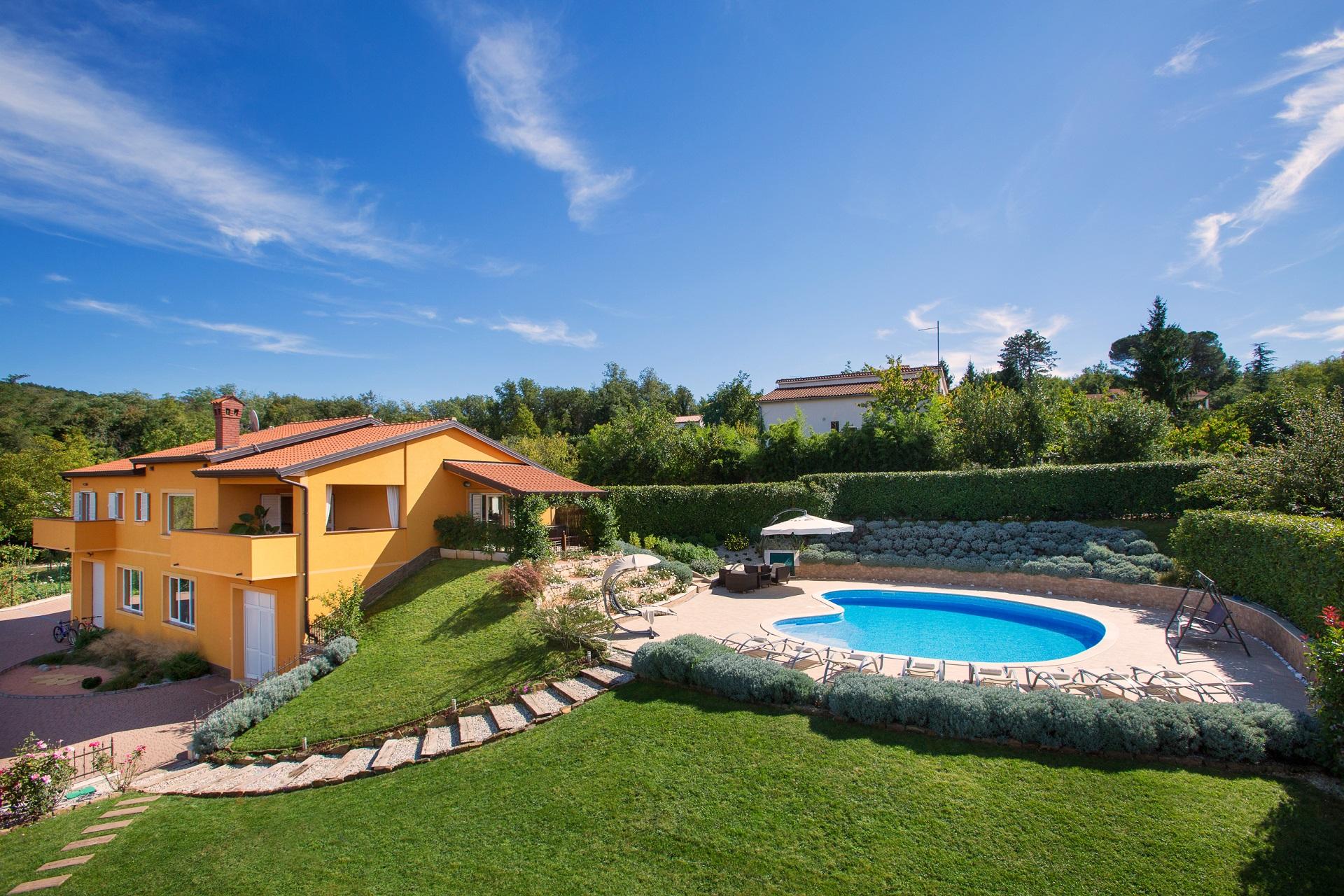 Moderne Villa mit Pool, Wellnessbereich & vielen Extras in Karojba