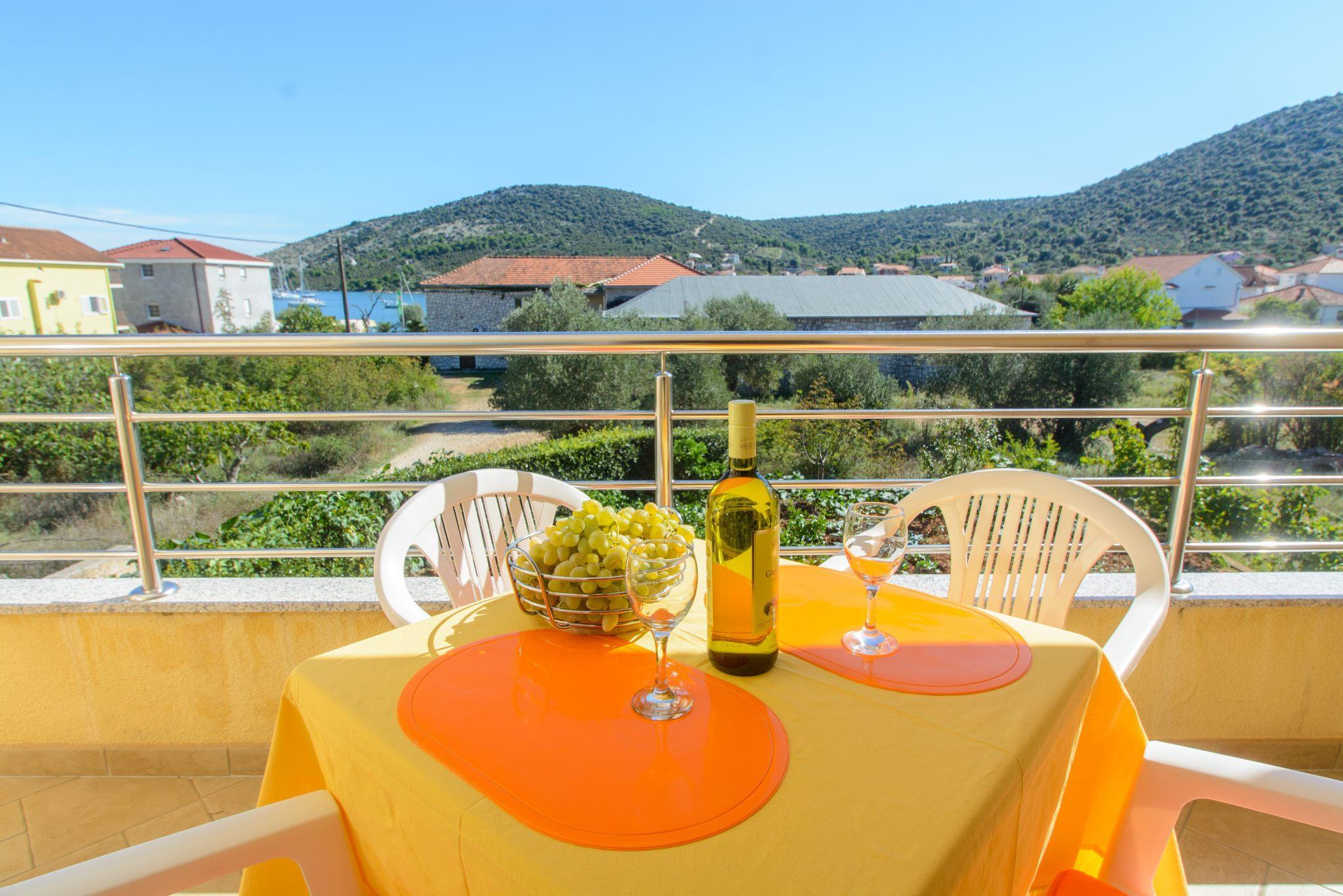 Balkon & Meerblick | Strandnahes Apartment mit Klima, WLAN
