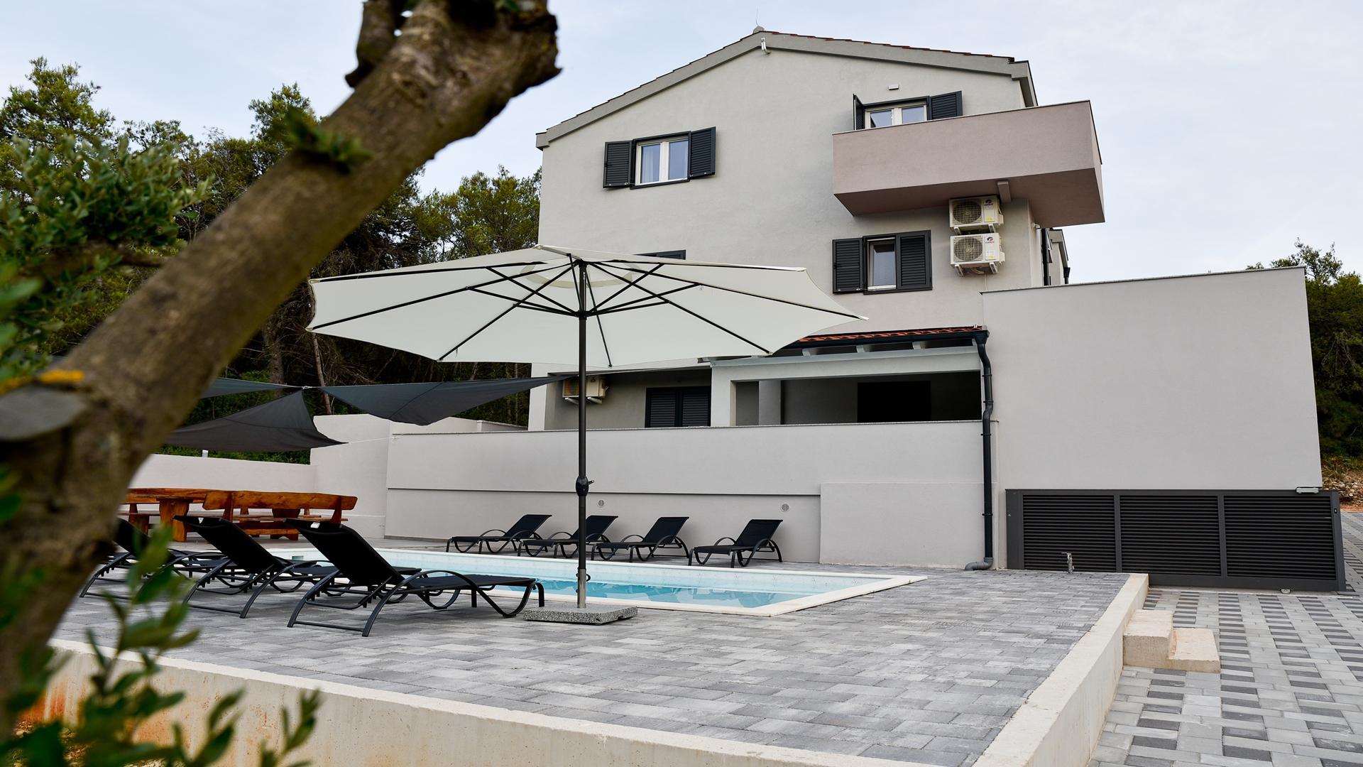 Villa mit Pool in Zadar
