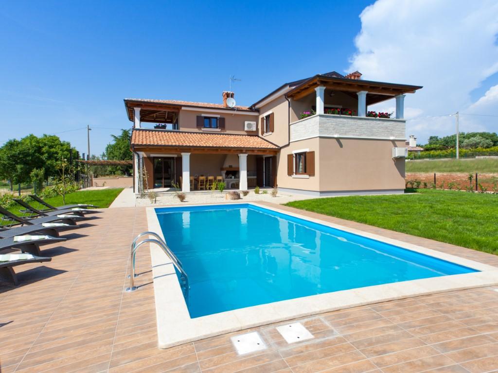 Villa mit Pool und Whirlpool in Basici