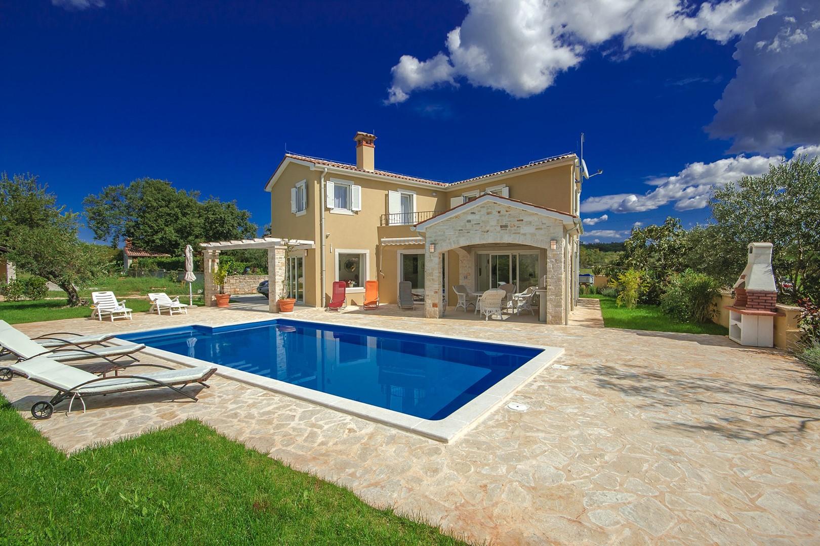 Schönes Ferienhaus mit privatem Pool