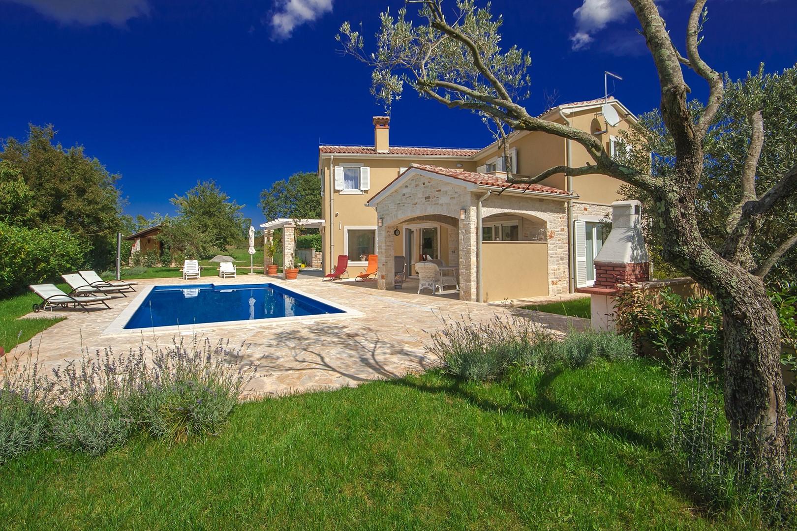 Schönes Ferienhaus mit privatem Pool
