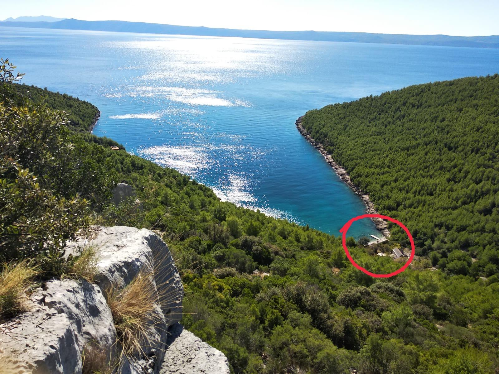 Traditionelles Steinhaus auf der Insel Brac, abgelegen und ruhig
