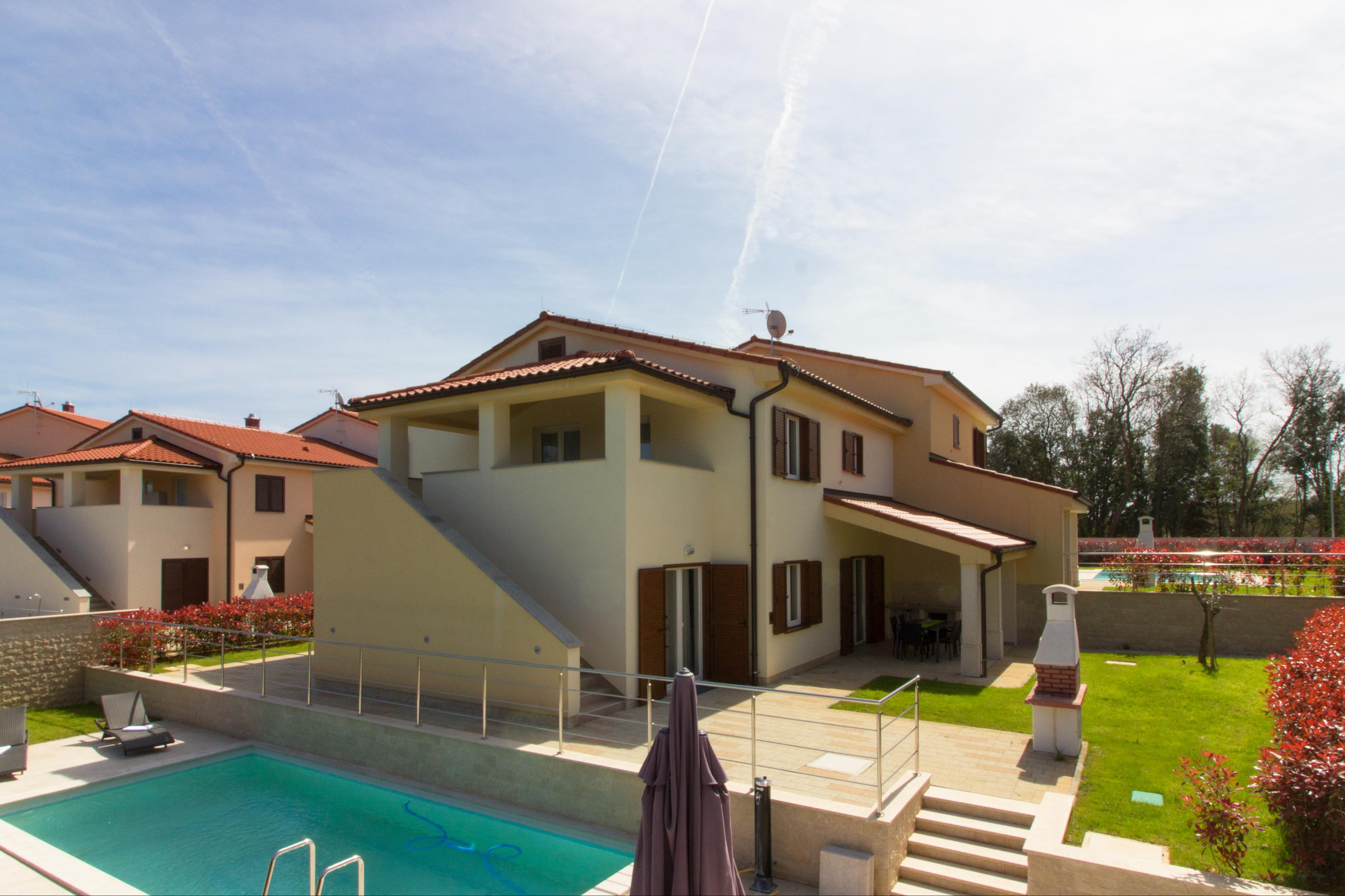 Strandnahe Villa mit privatem Pool im Ort Banjole