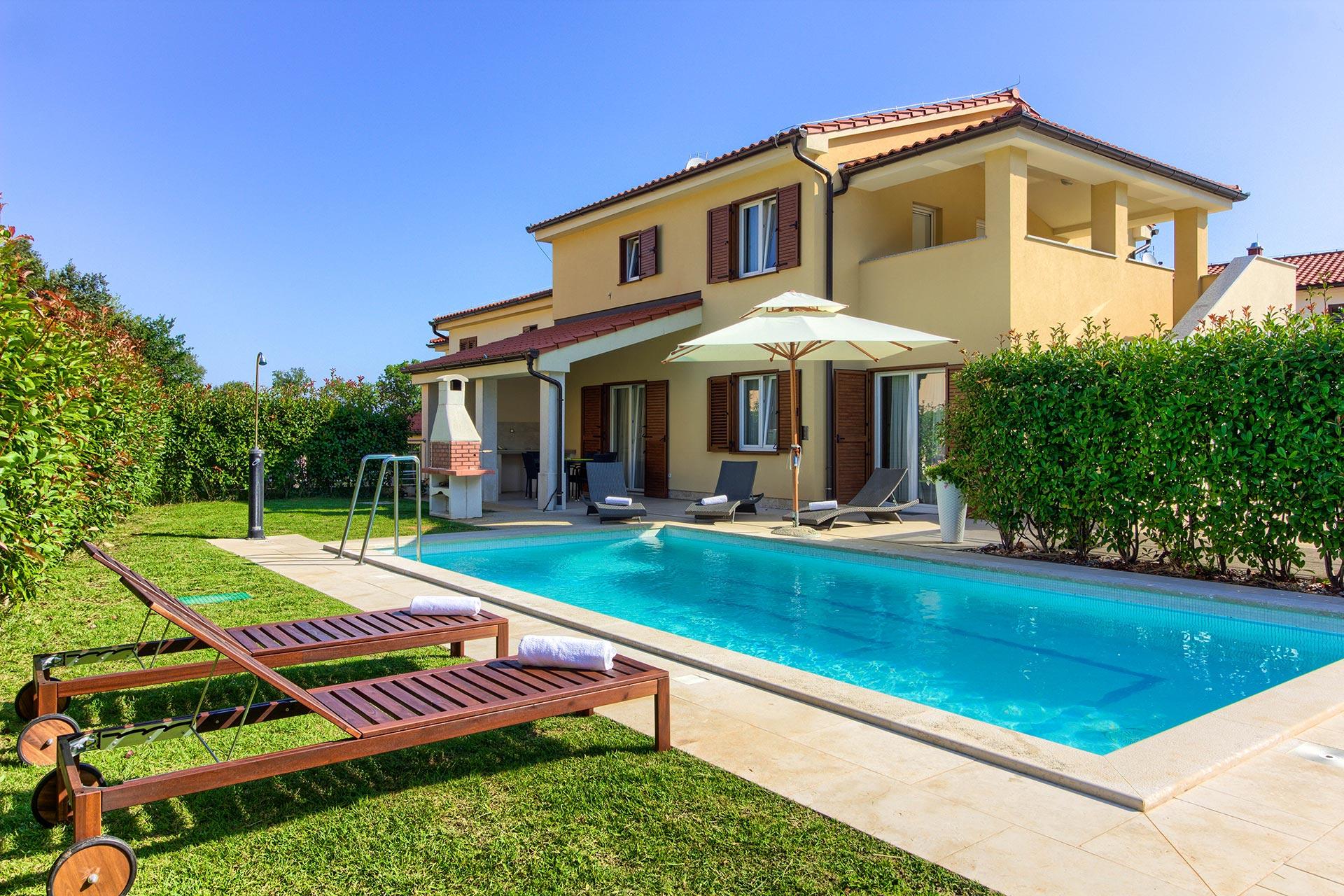 Wunderschöne Villa für zehn Personen mit Pool in Banjole