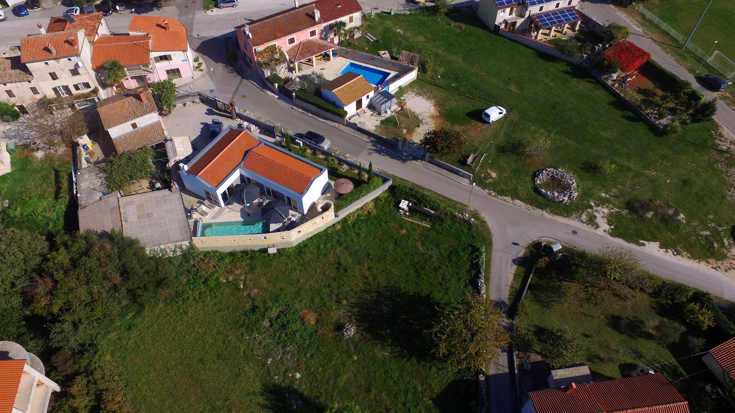 Neue moderne Villa mit beheiztem Pool in der Nähe von Rovinj 