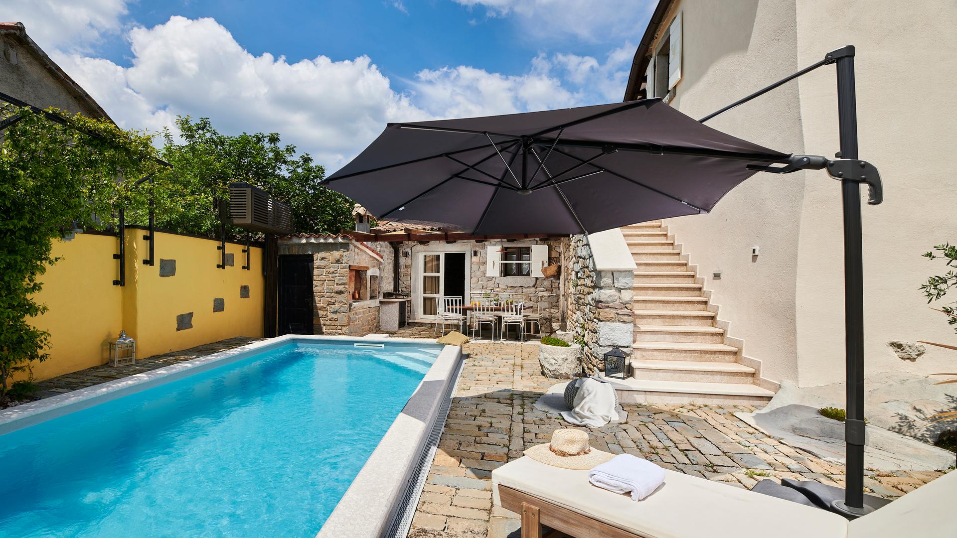 Ländliche Villa mit Swimmingpool, Indoorpool und Sauna