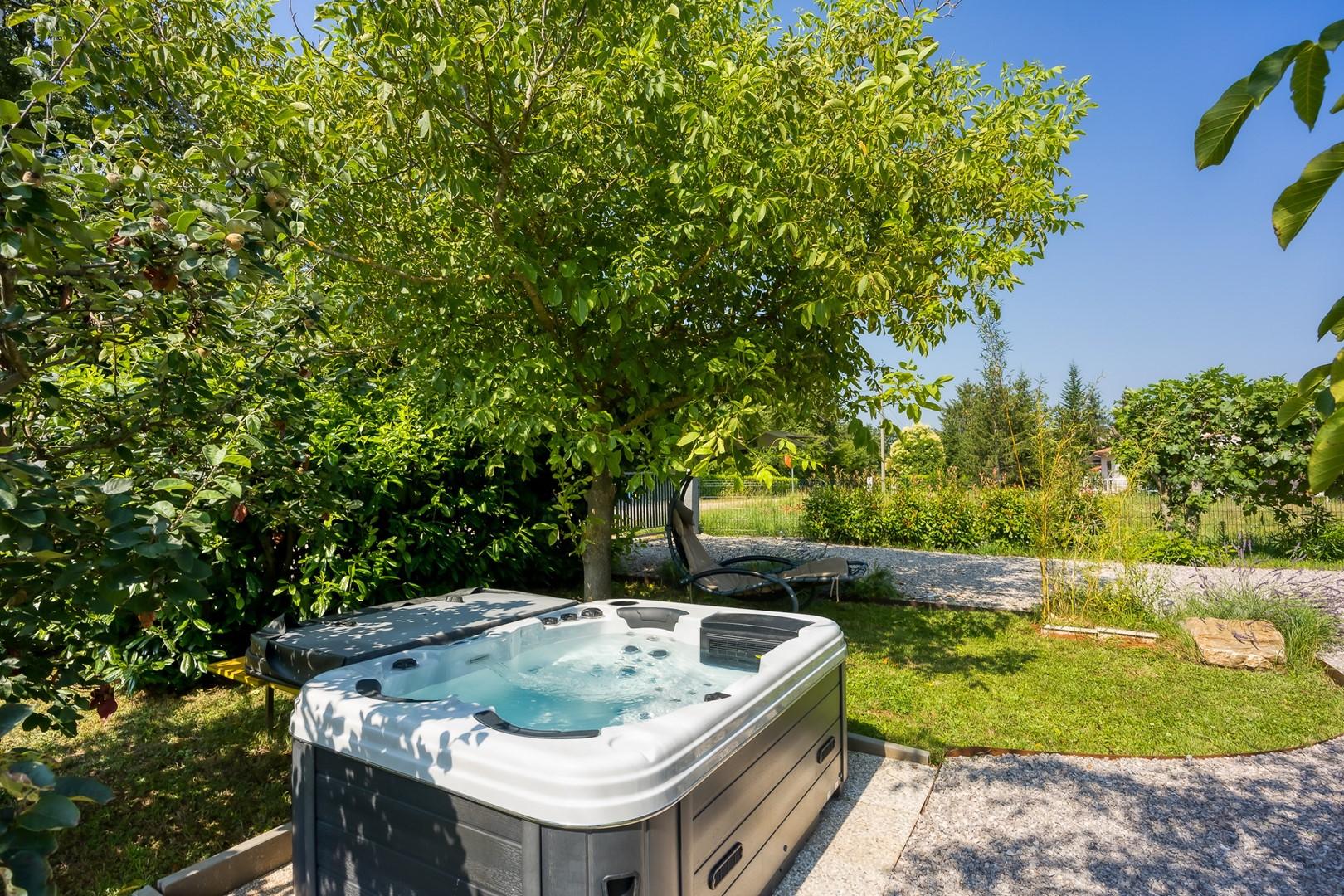Tierfreundliches Haus mit Whirlpool und eingezäuntem Garten