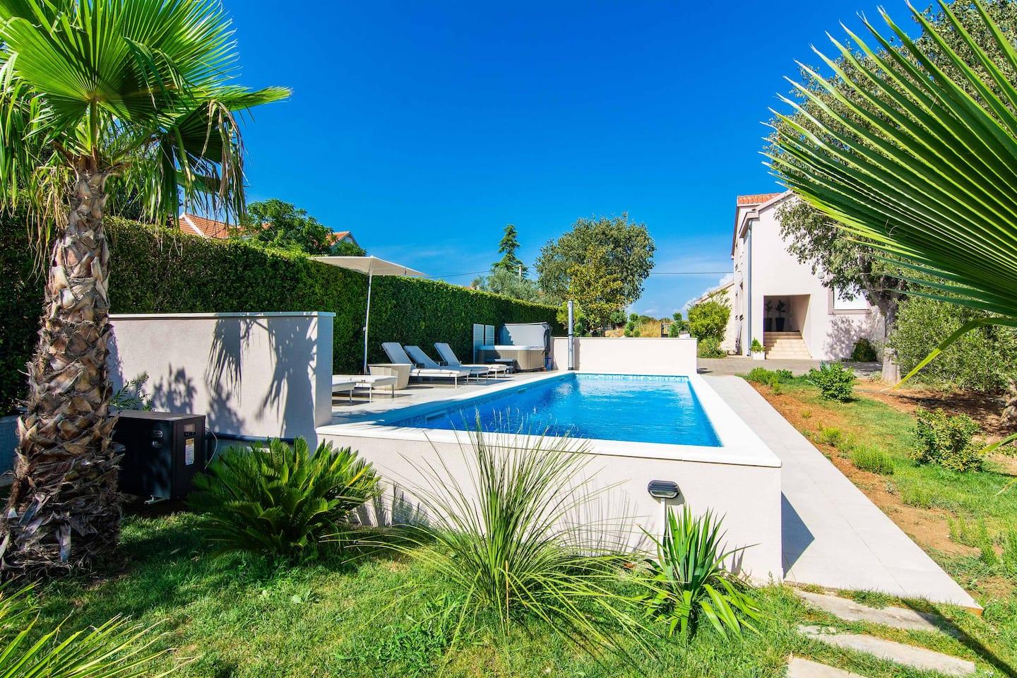Ferienhaus für 10 Personen mit Pool und Whirlpool, nähe Zadar