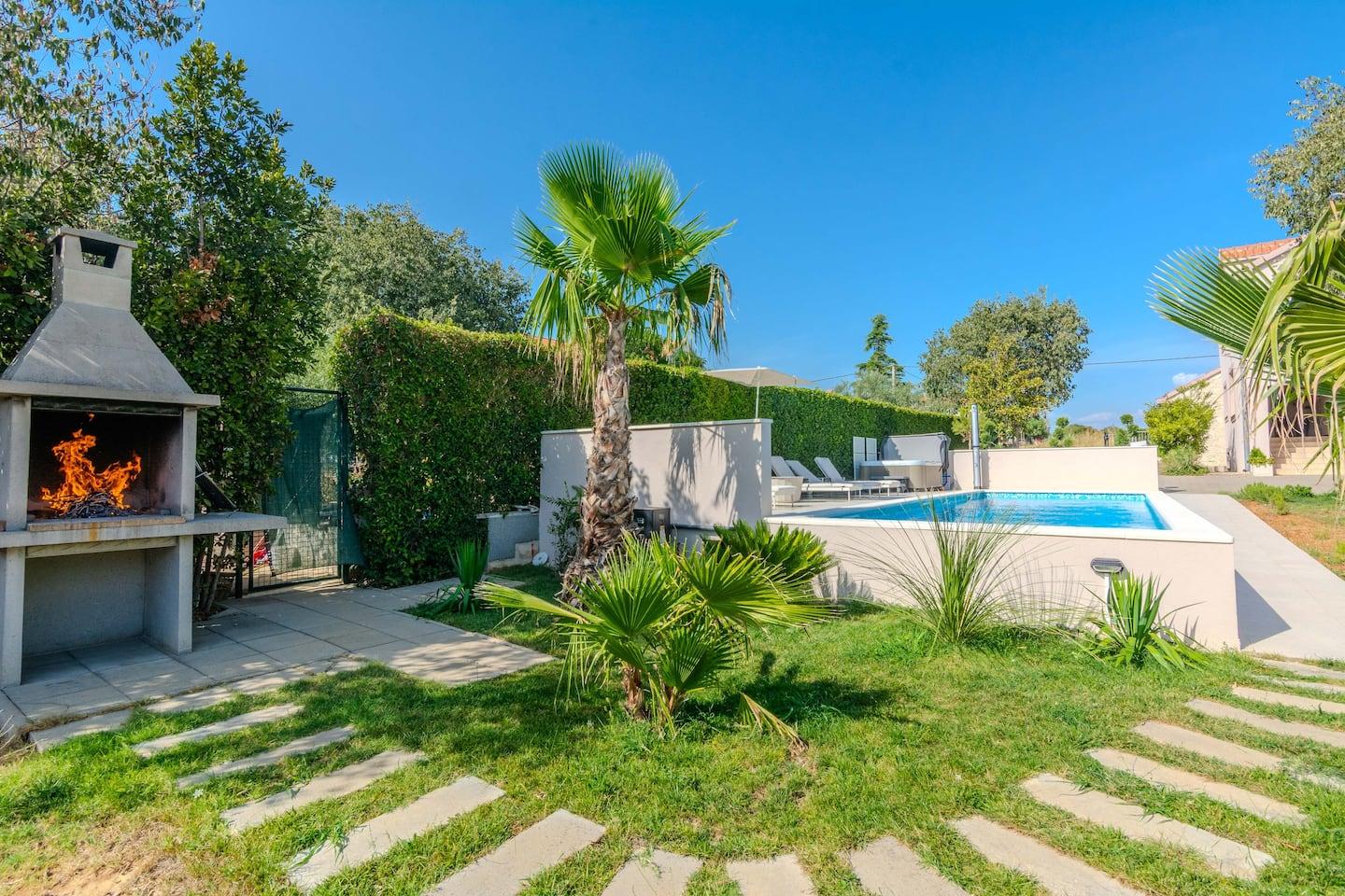 Ferienhaus für 10 Personen mit Pool und Whirlpool, nähe Zadar