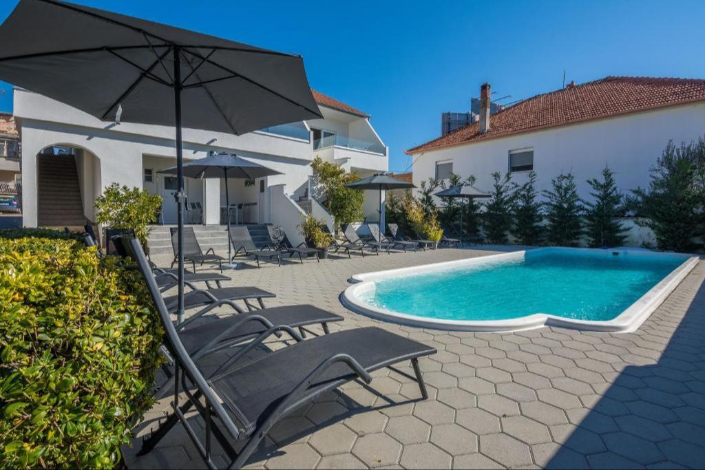 Moderne Ferienwohnung mit Gemeinschaftspool