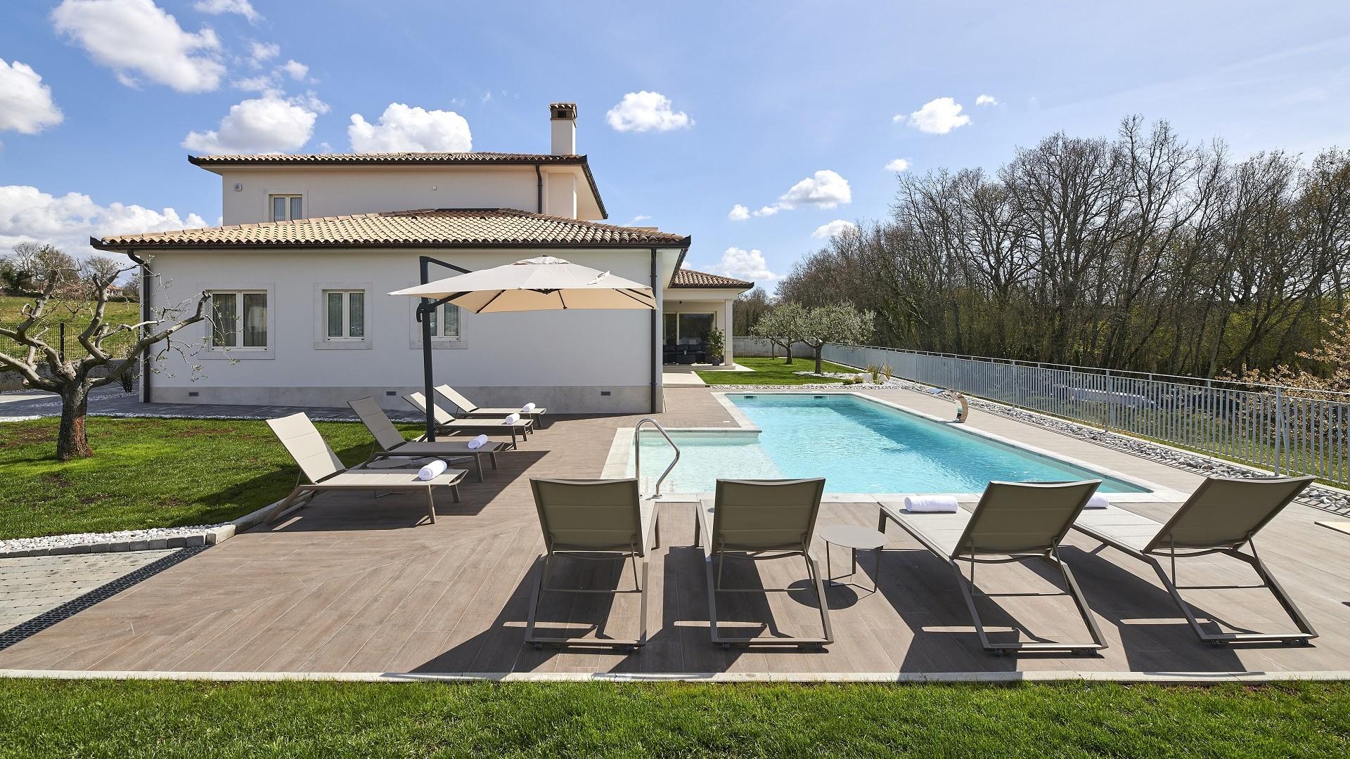 Bezaubernde Villa mit Pool und kleinem Wellnessbereich