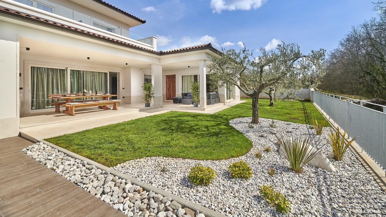 Bezaubernde Villa mit Pool und kleinem Wellnessbereich
