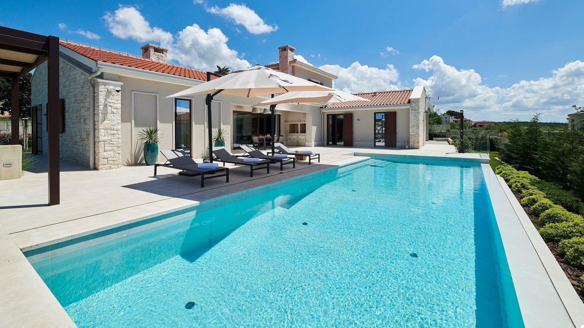 Moderne Villa mit Schwimmbad und Sauna