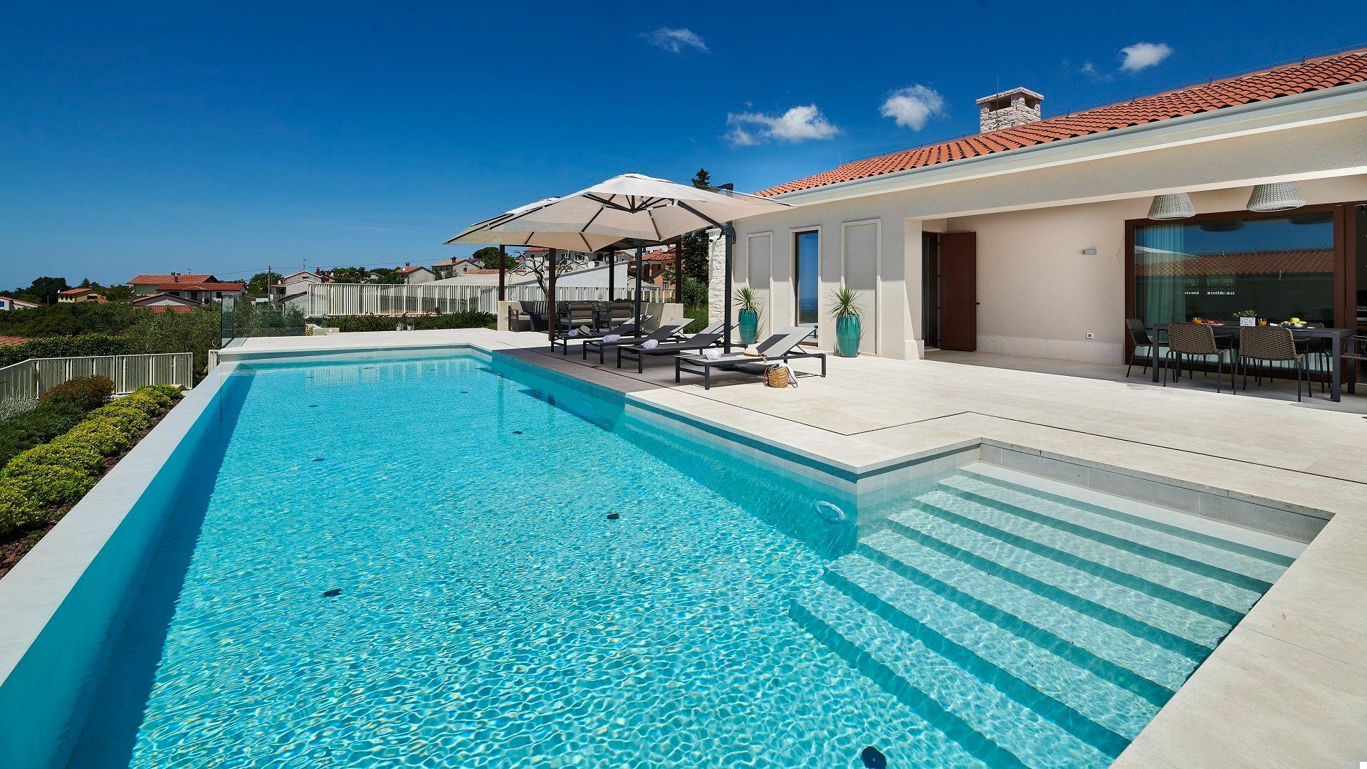 Moderne Villa mit Schwimmbad und Sauna