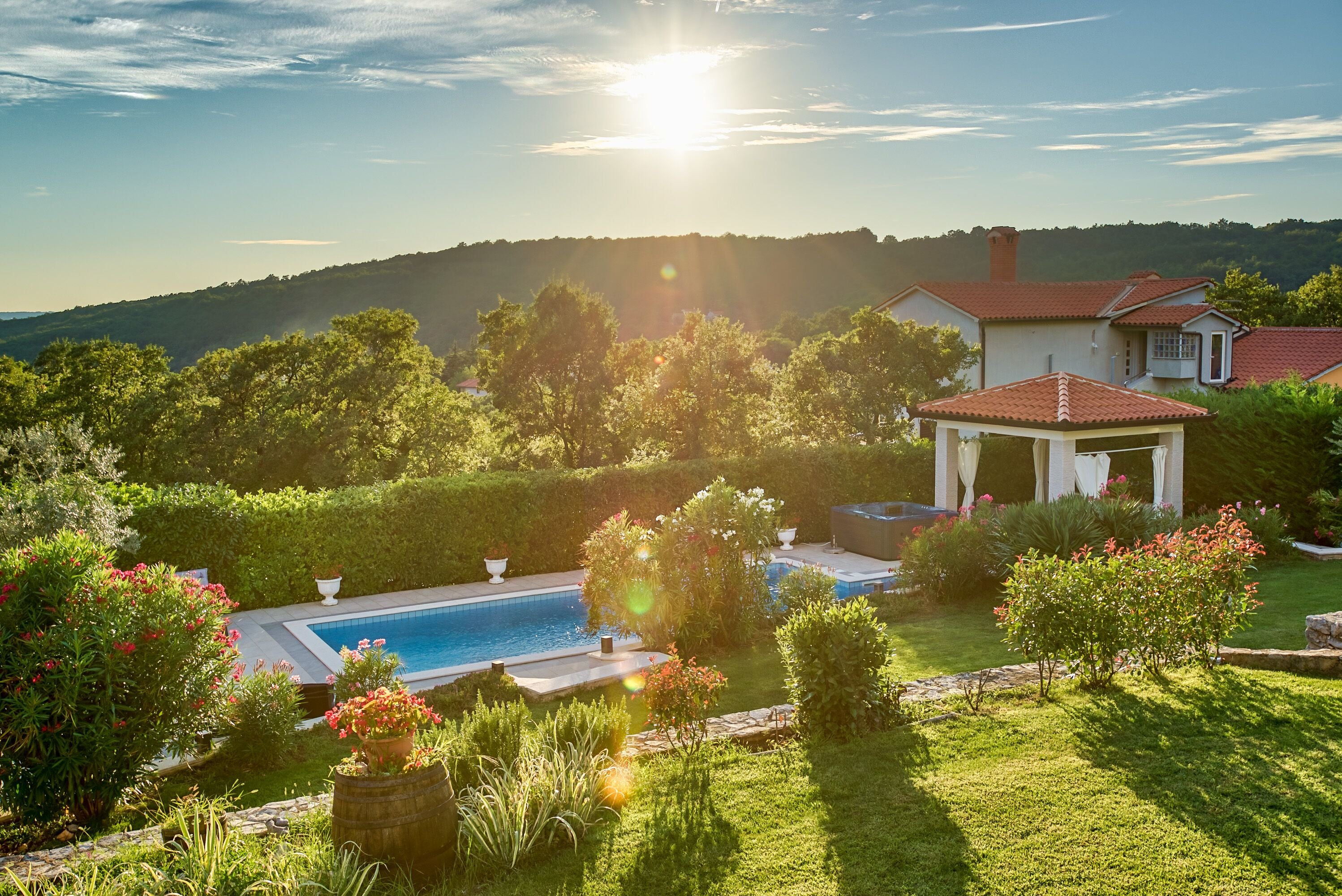 Villa mit Pool und Whirpool für 8 Personen