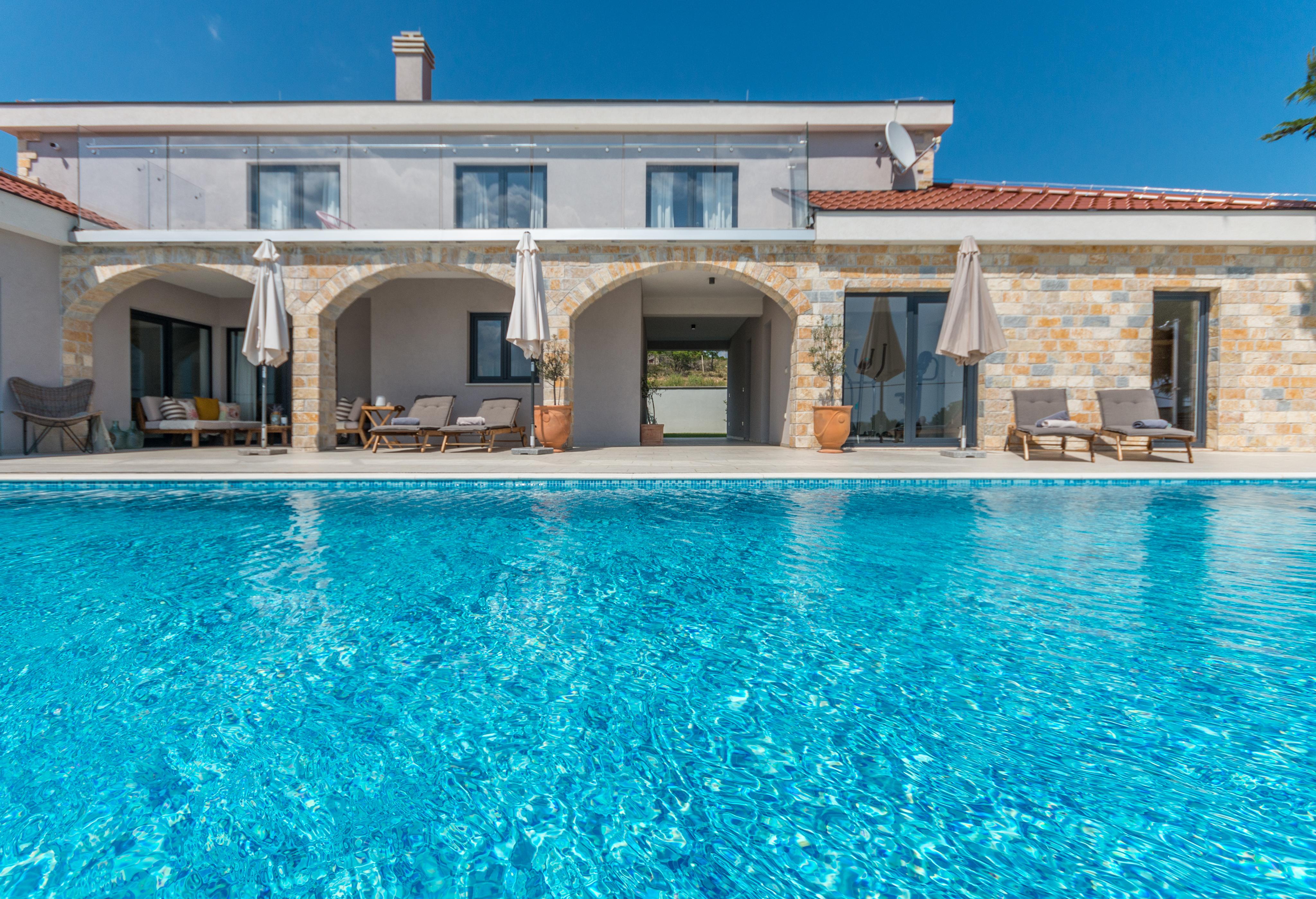 Luxusvilla mit großem Pool, Sauna und Whirlpool in Kakma bei Biograd