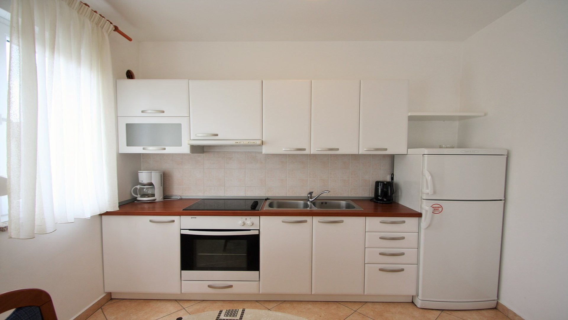 Apartment Bilic im ersten Stock, mit Balkon, in einer ruhigen Gegend
