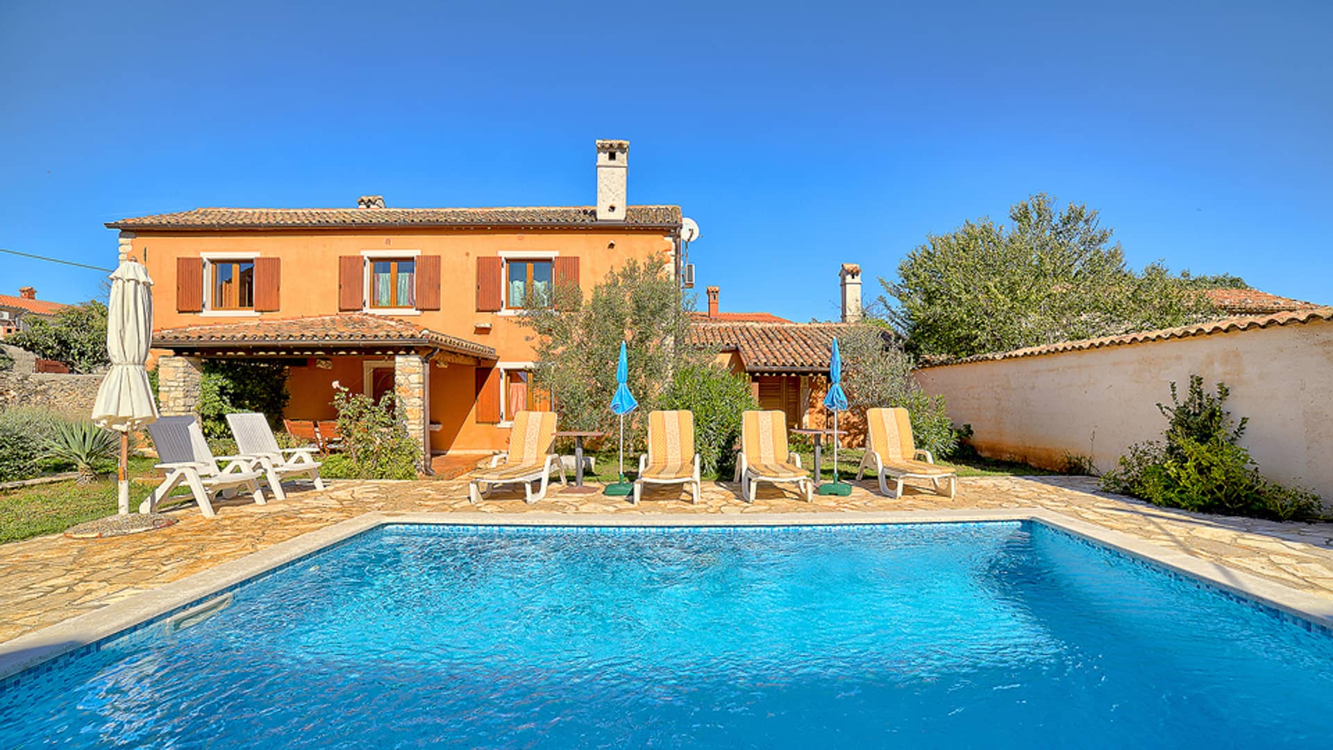 Luxusvilla in Šišan mit Pool
