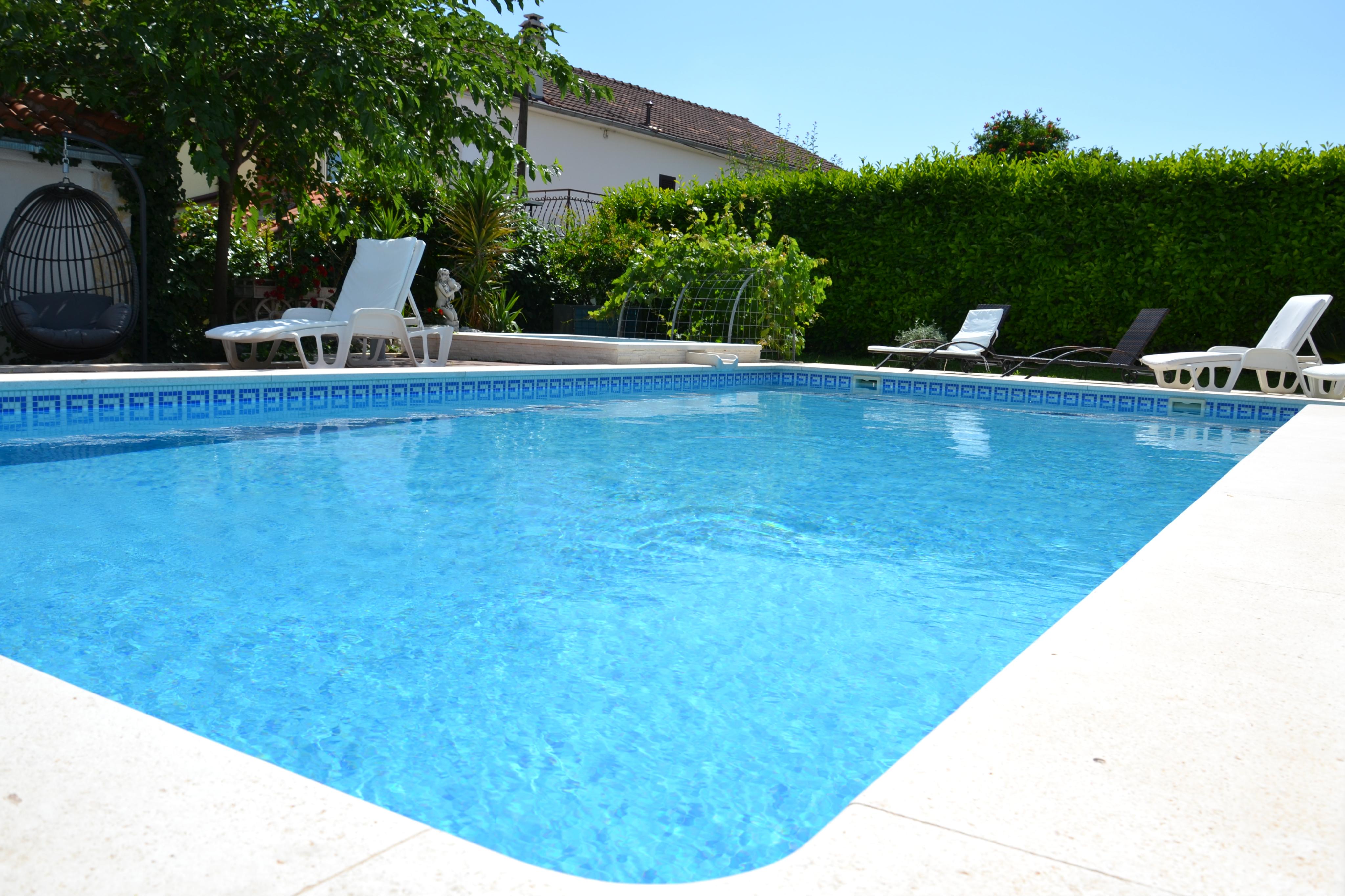 Ferienwohnung mit Balkon und Pool
