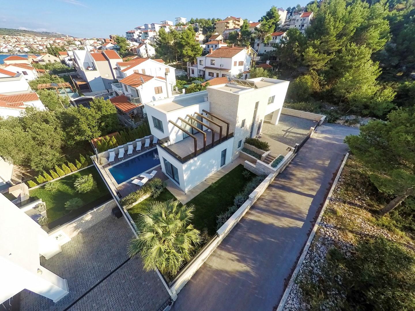Atemberaubende Fünf-Sterne-Villa am Strand in der Nähe von Trogir
