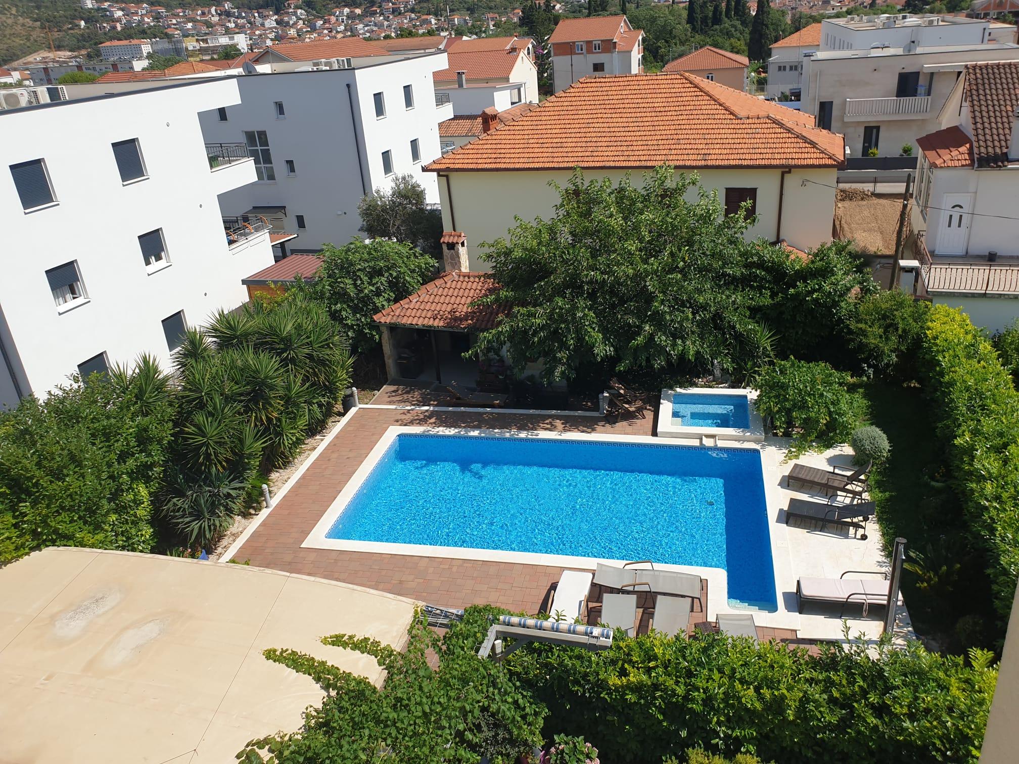 Fewo mit Pool und Balkon