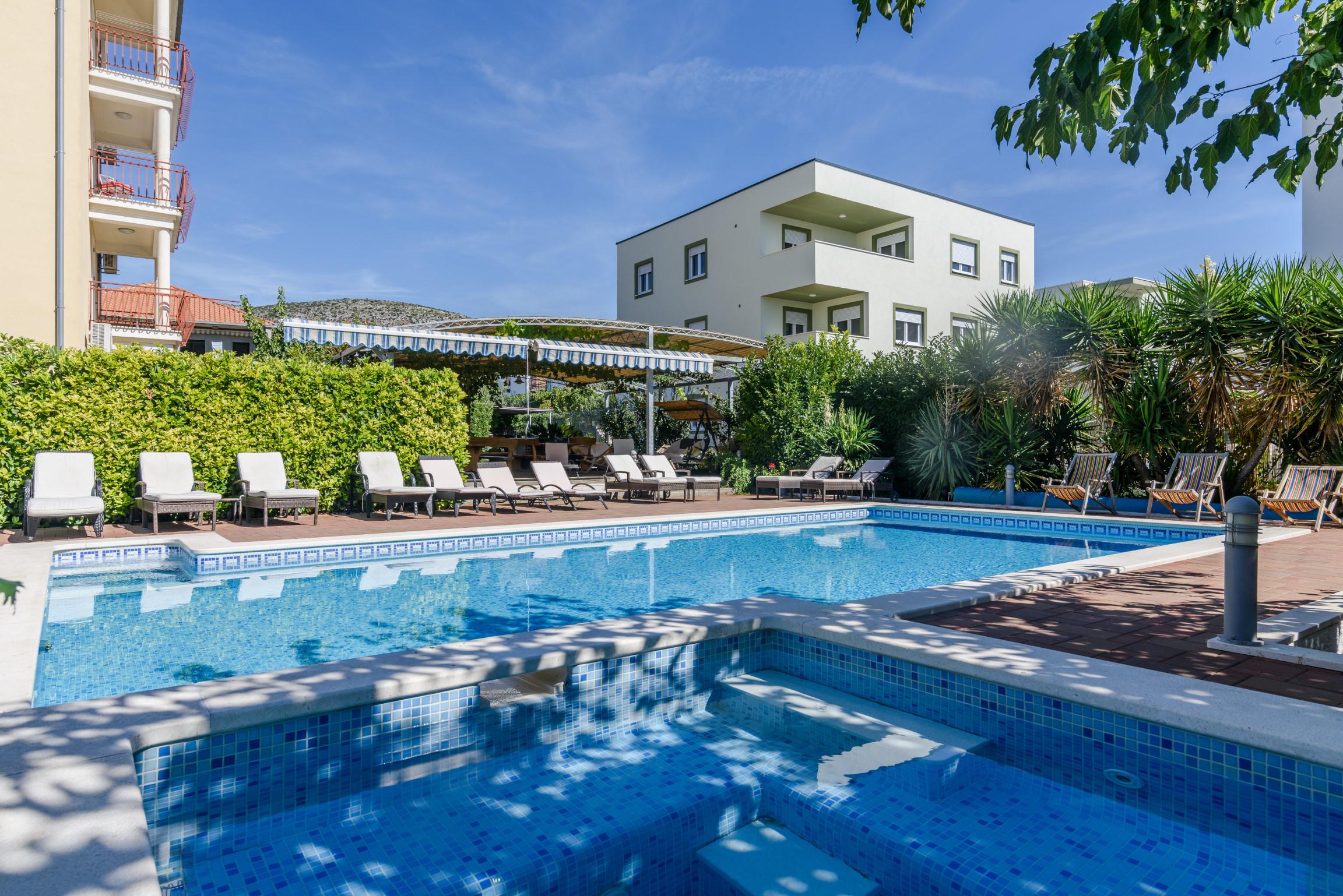 Morderne Wohnung mit Gemeinschaftspool
