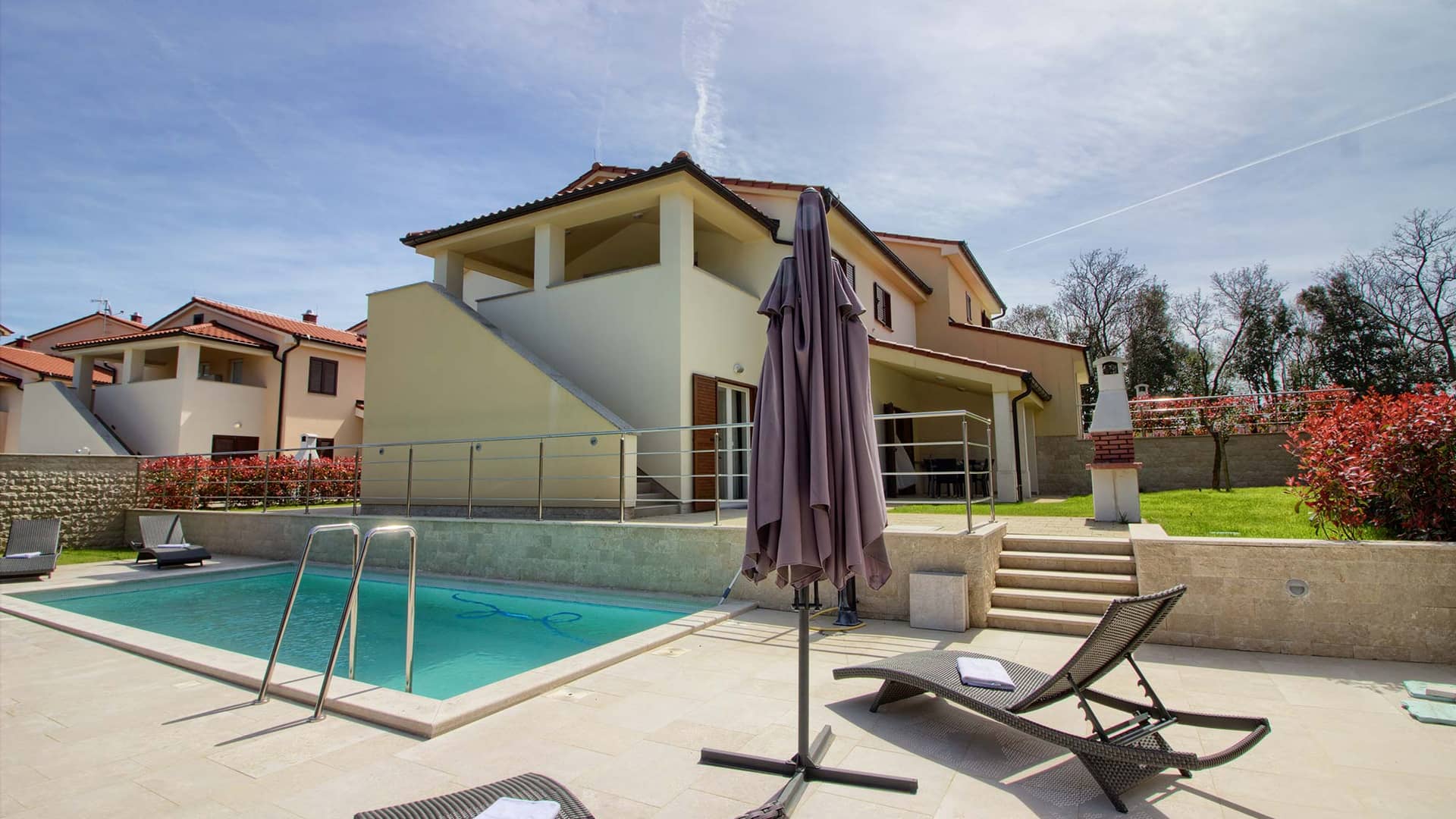 Villen für 20 Personen und zwei privaten Pools