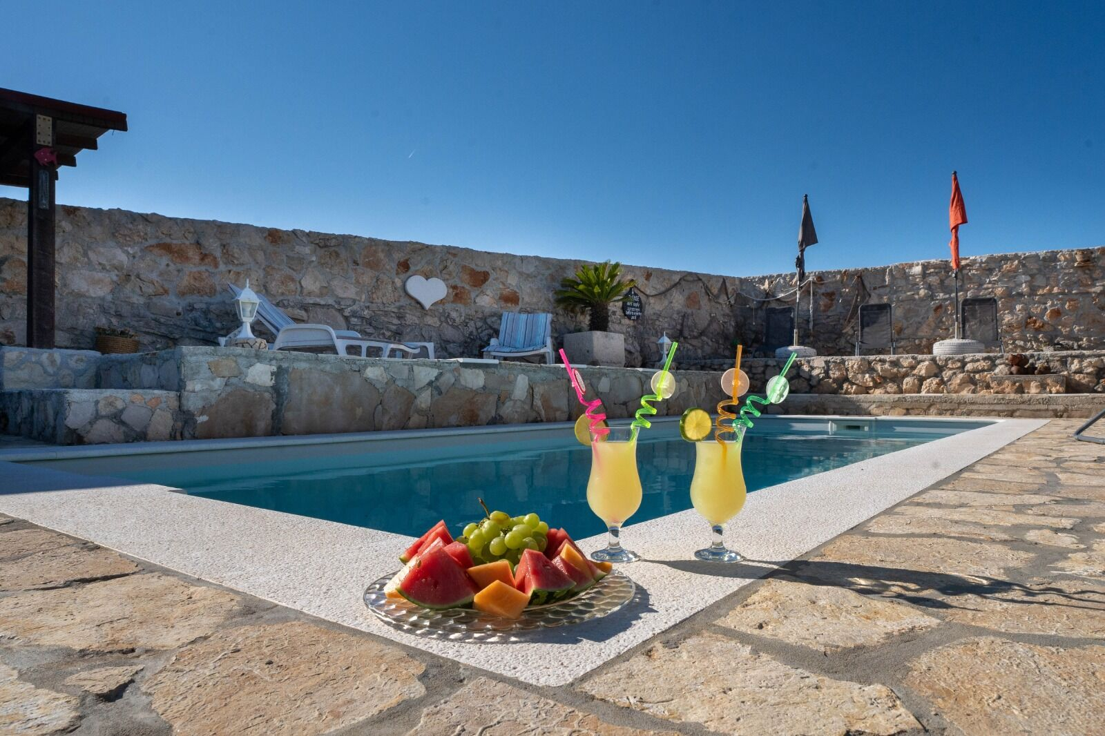 Stilvolles Ferienhaus mit Pool & Garten