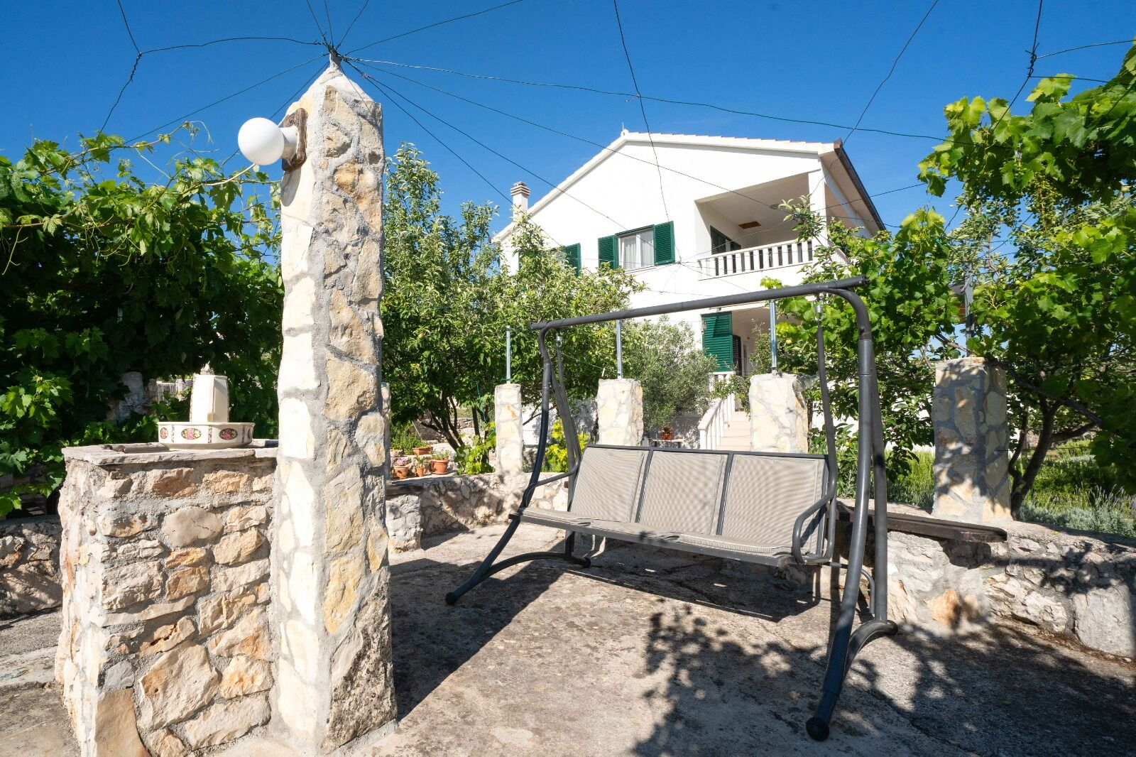 Stilvolles Ferienhaus mit Pool & Garten
