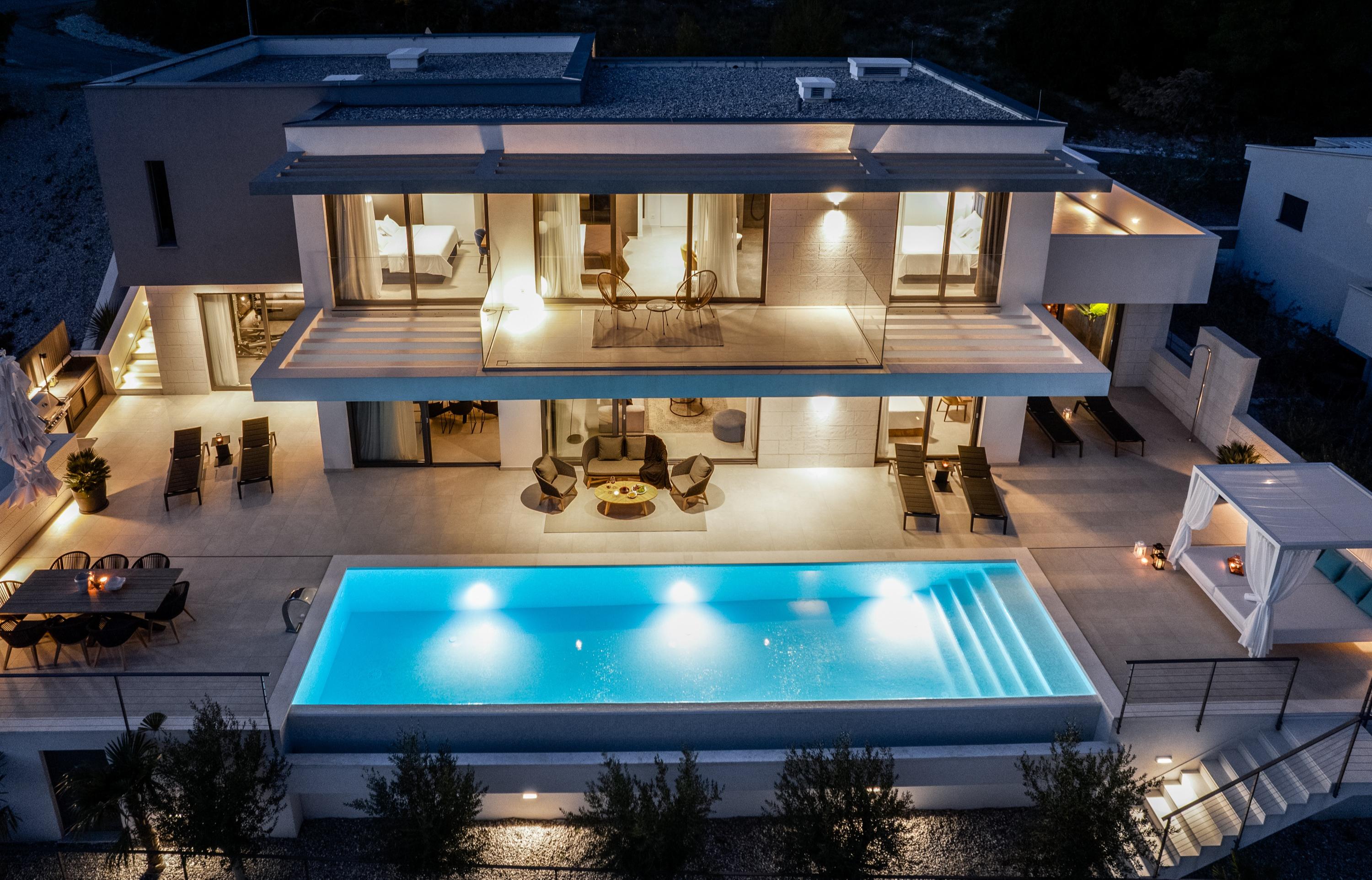 Luxusvilla mit Sauna, Whirlpool, Fitnessstudio & Meerblick