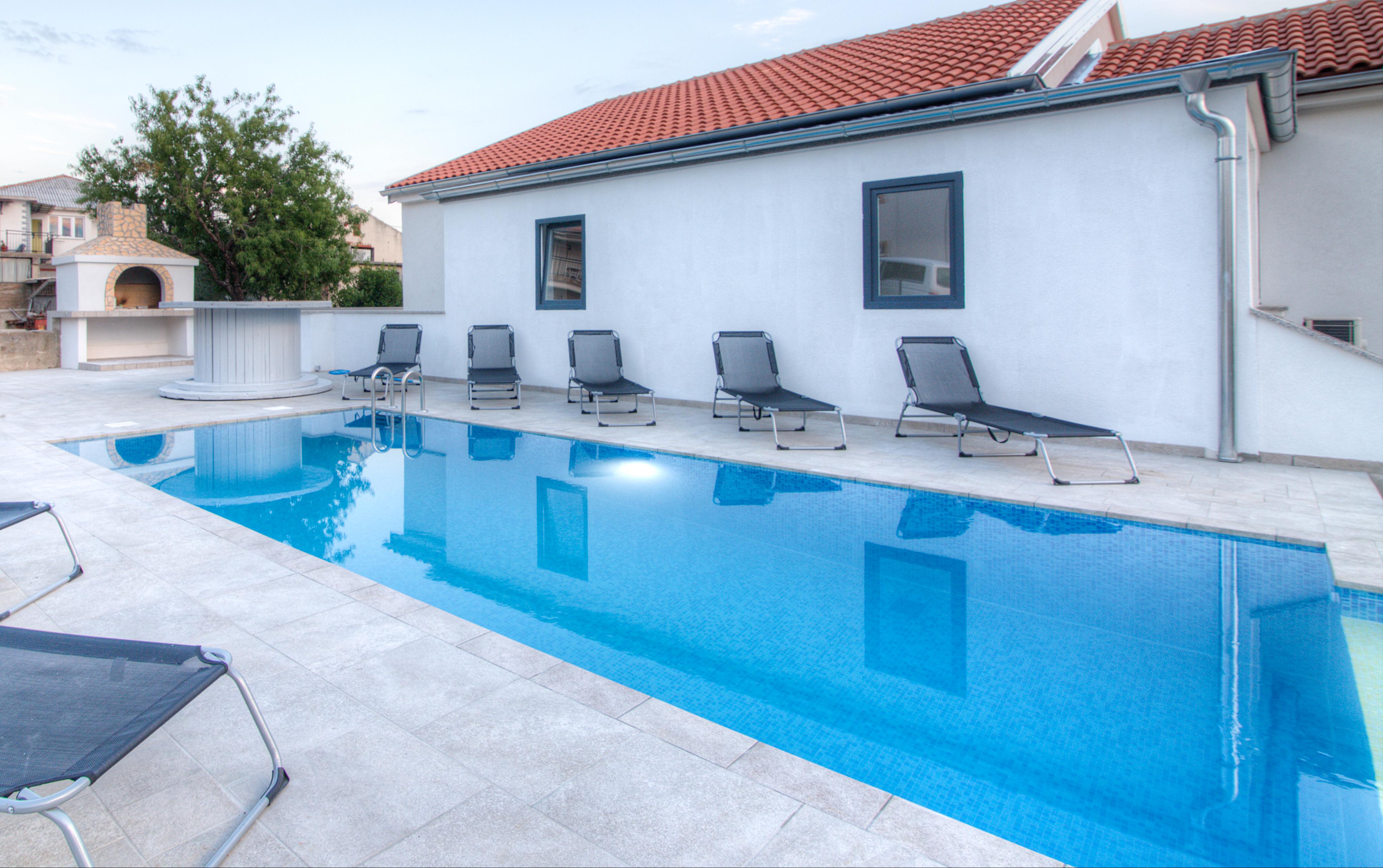 Modernes Studio Apartment mit Pool in Senj