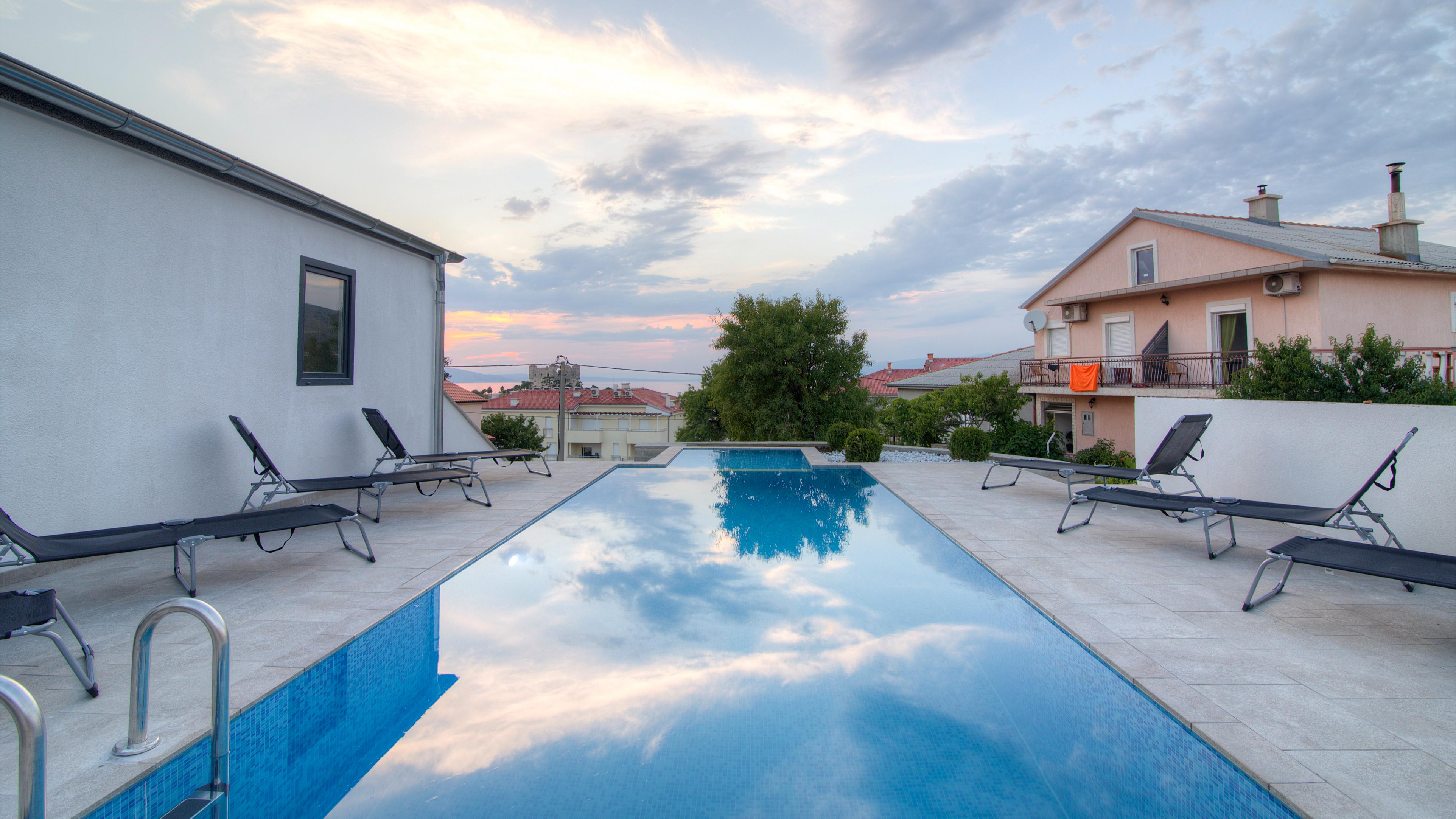 Modernes Studio Appartment mit Pool in Senj