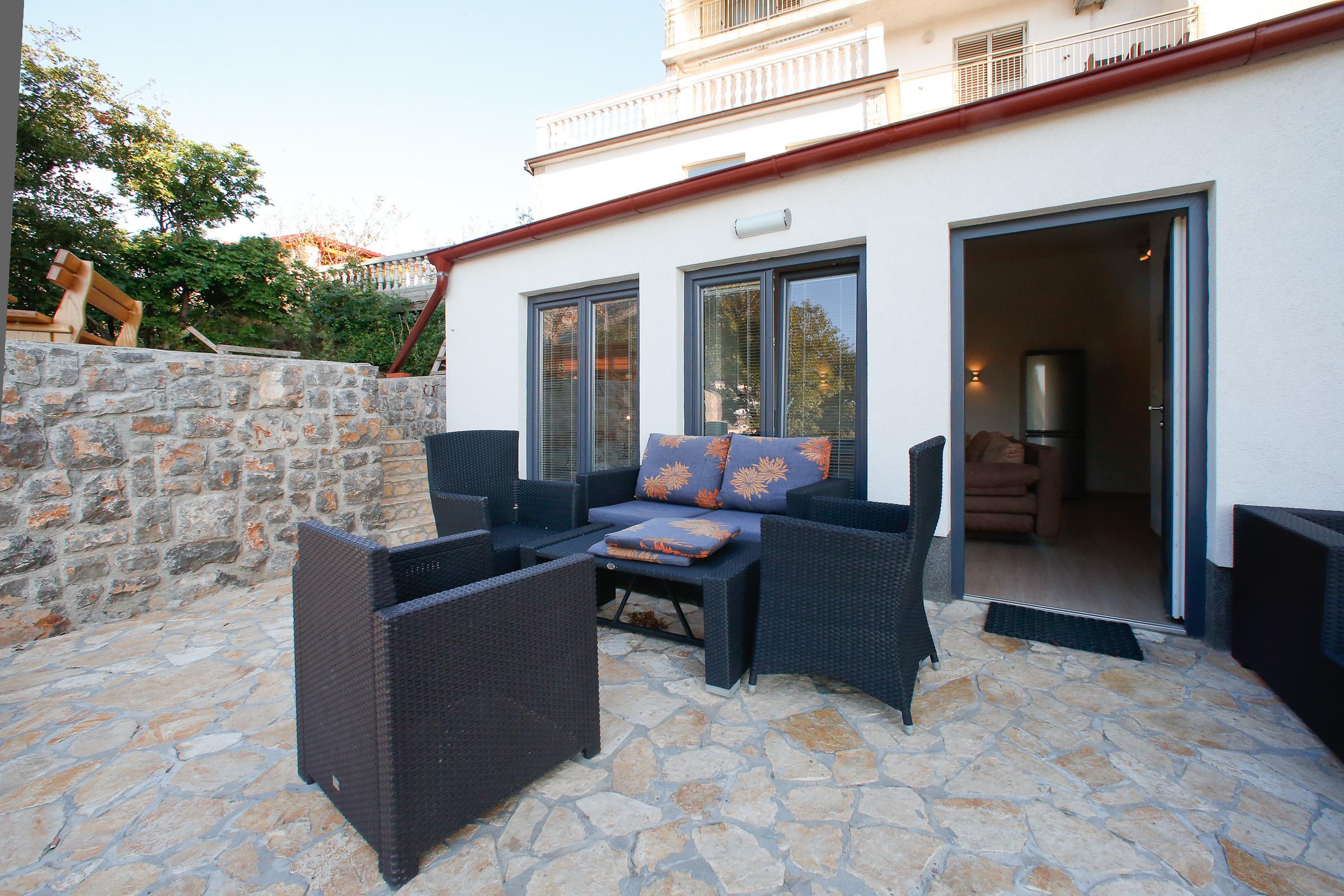 Modernes Studio - Apartment mit Pool in Senj