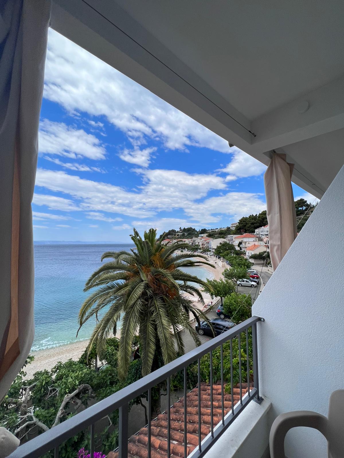 Strandnahes Apartment mit Balkon & Meerblick