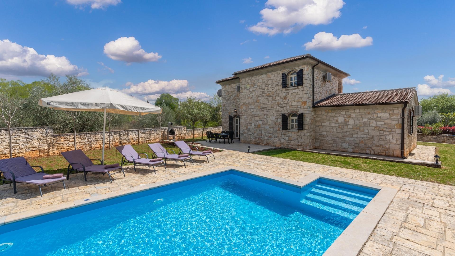 Charmante Villa mit Pool