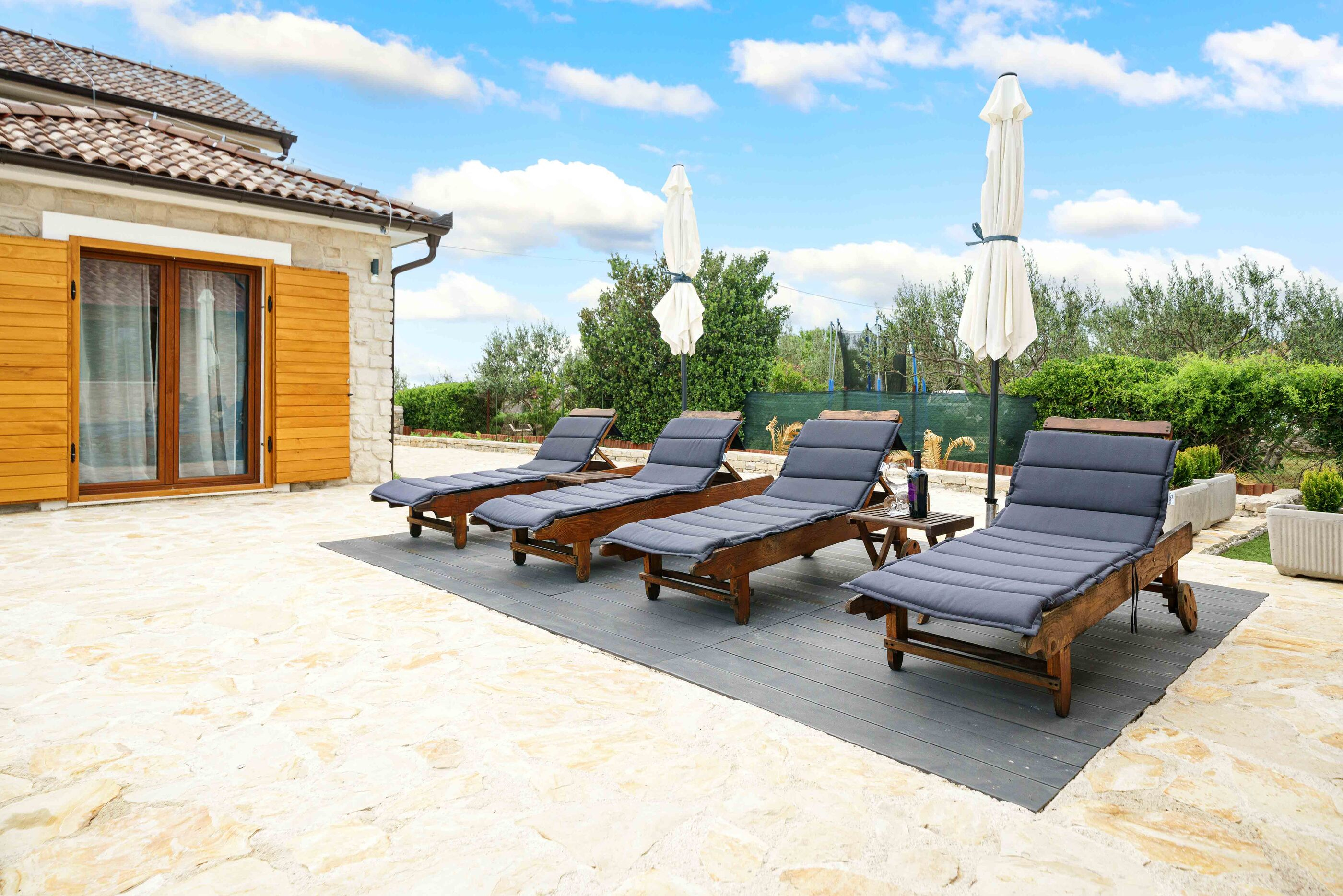 Modernes Haus mit Pool in Skradin