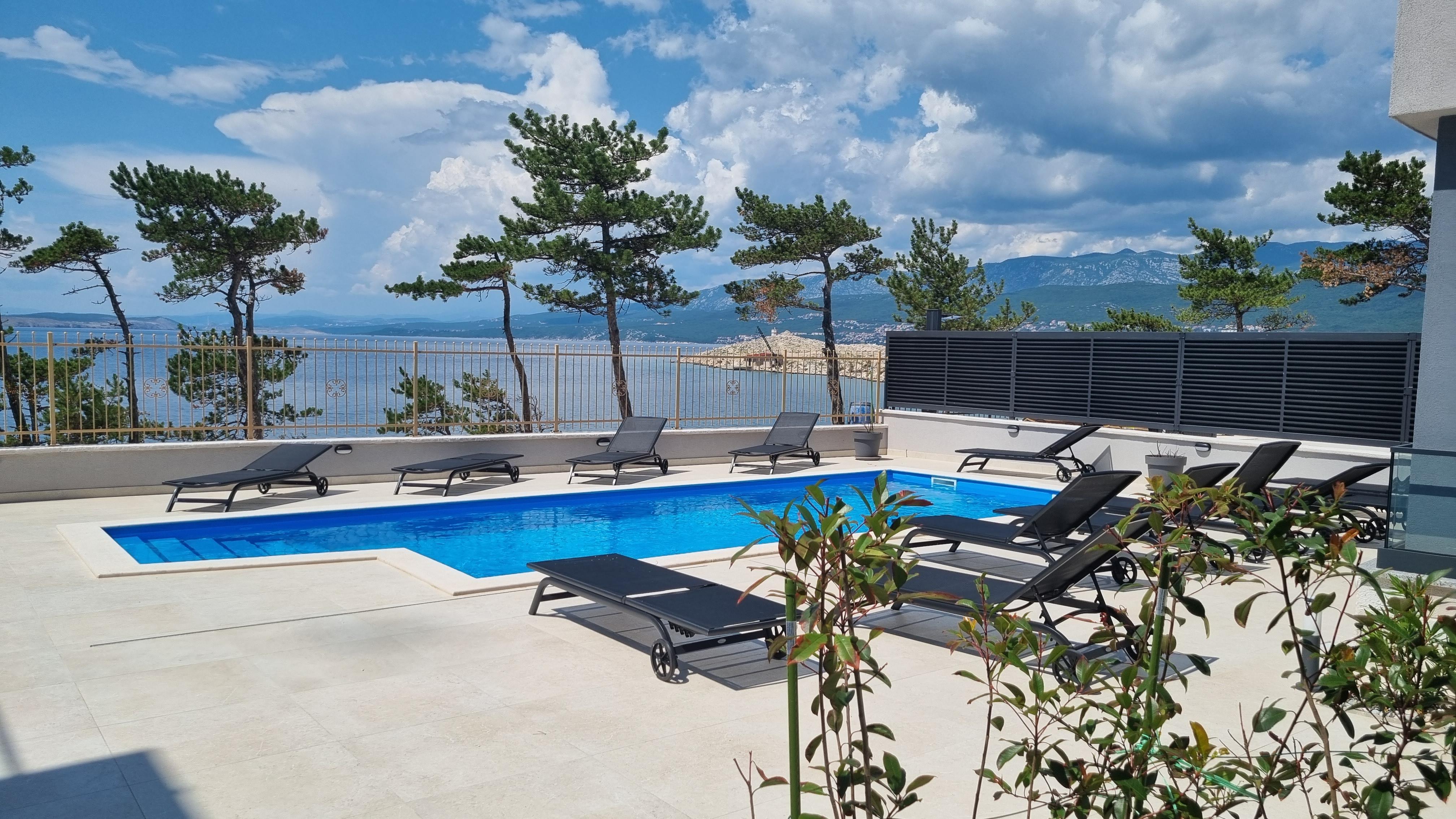 Deluxe Apartment mit Pool direkt am Meer, Panorama-Meerblick 