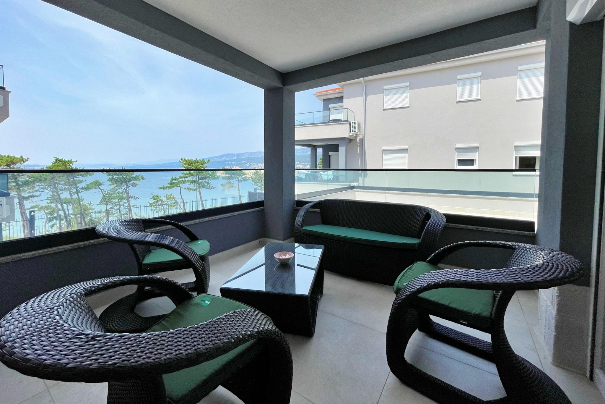 Deluxe-Apartment mit Pool direkt am Meer, Panorama-Meerblick 