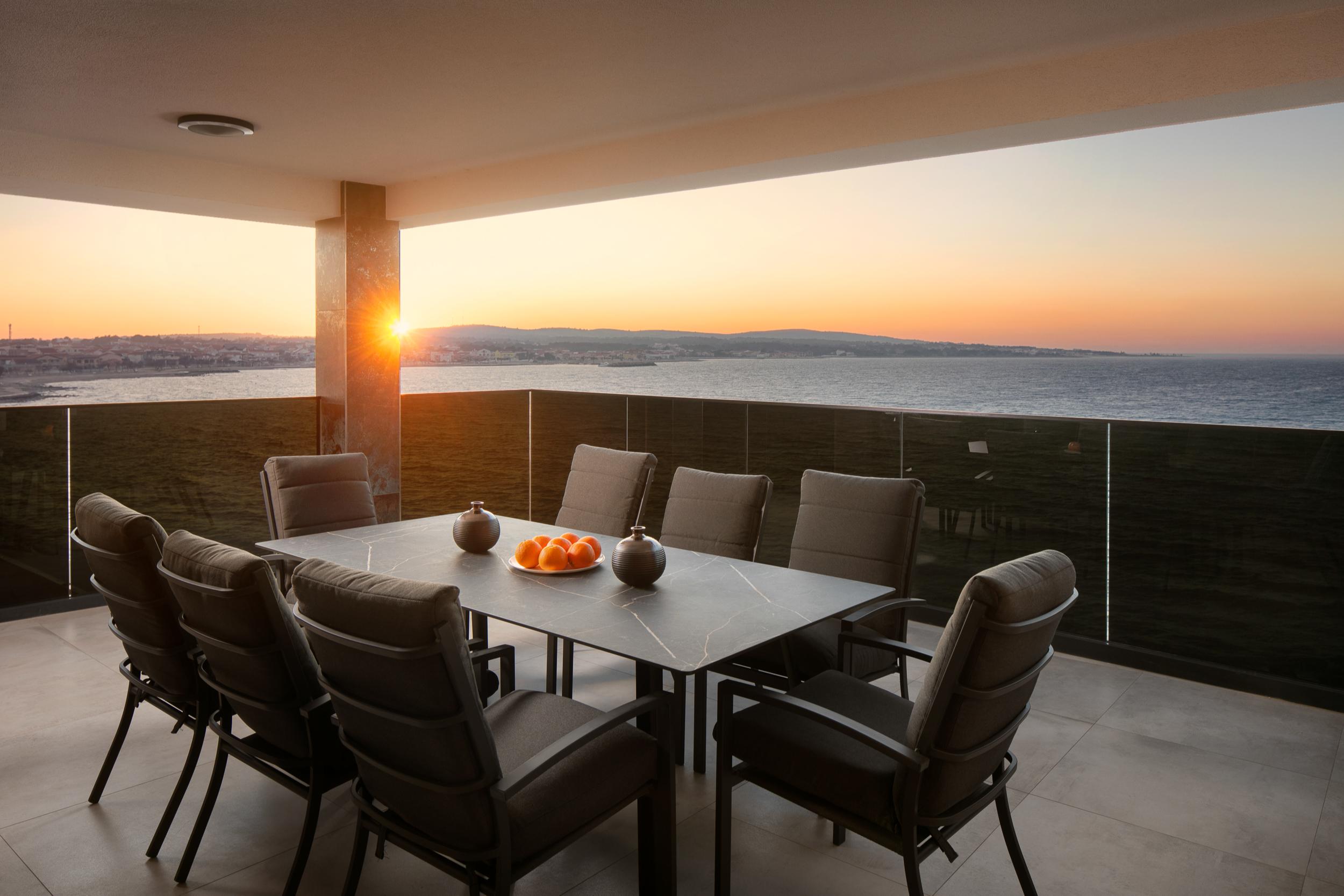 Vier-Zimmer-Wohnung mit Meerblick und Swimmingpool (AP 8+0)