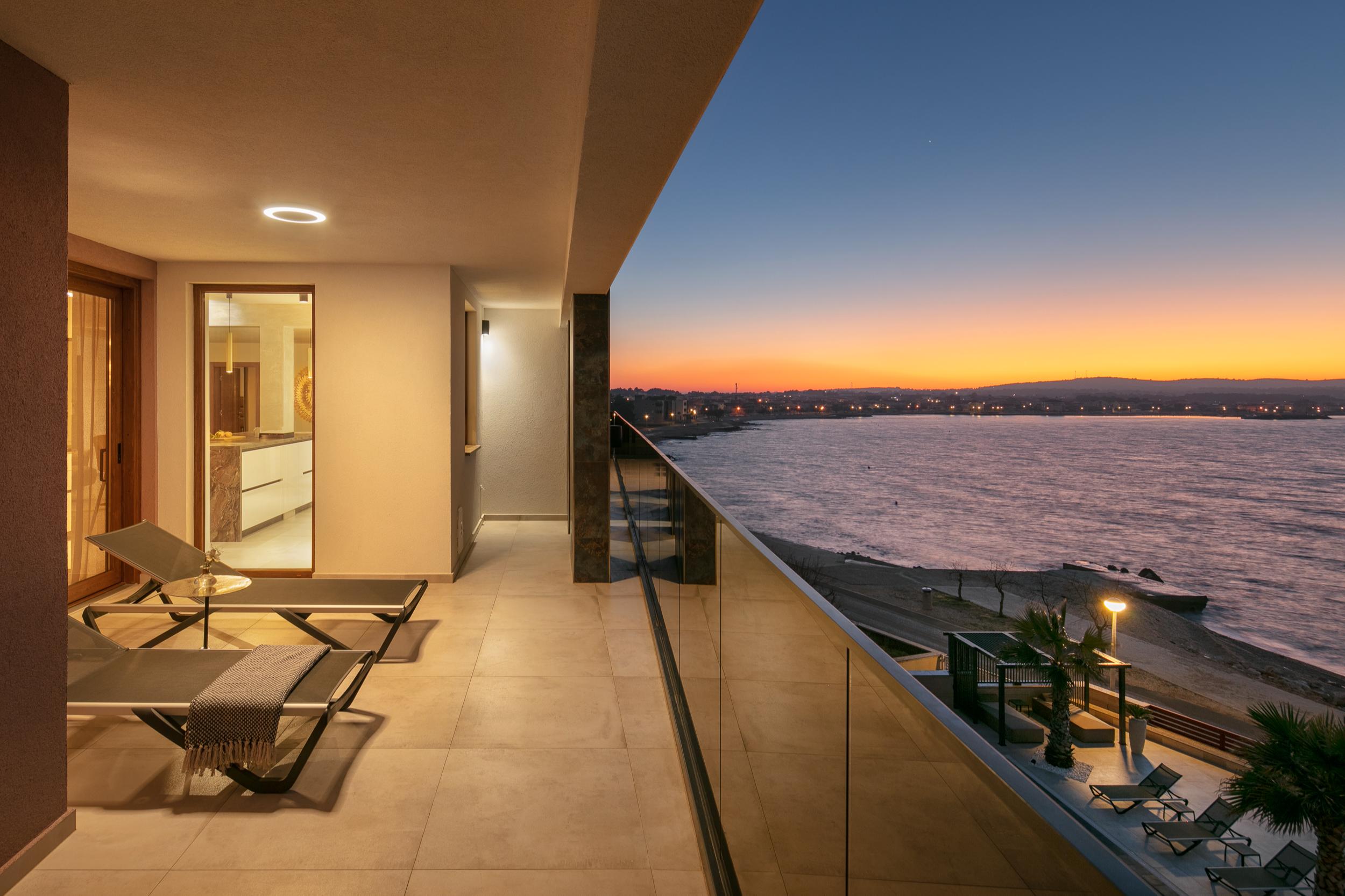 Vier-Zimmer-Wohnung mit Meerblick und Swimmingpool (AP 8+0)