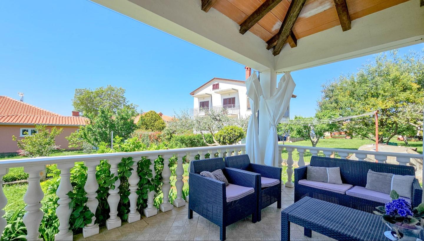 Schöne Wohnung für zwei Personen mit Terrasse und Garten