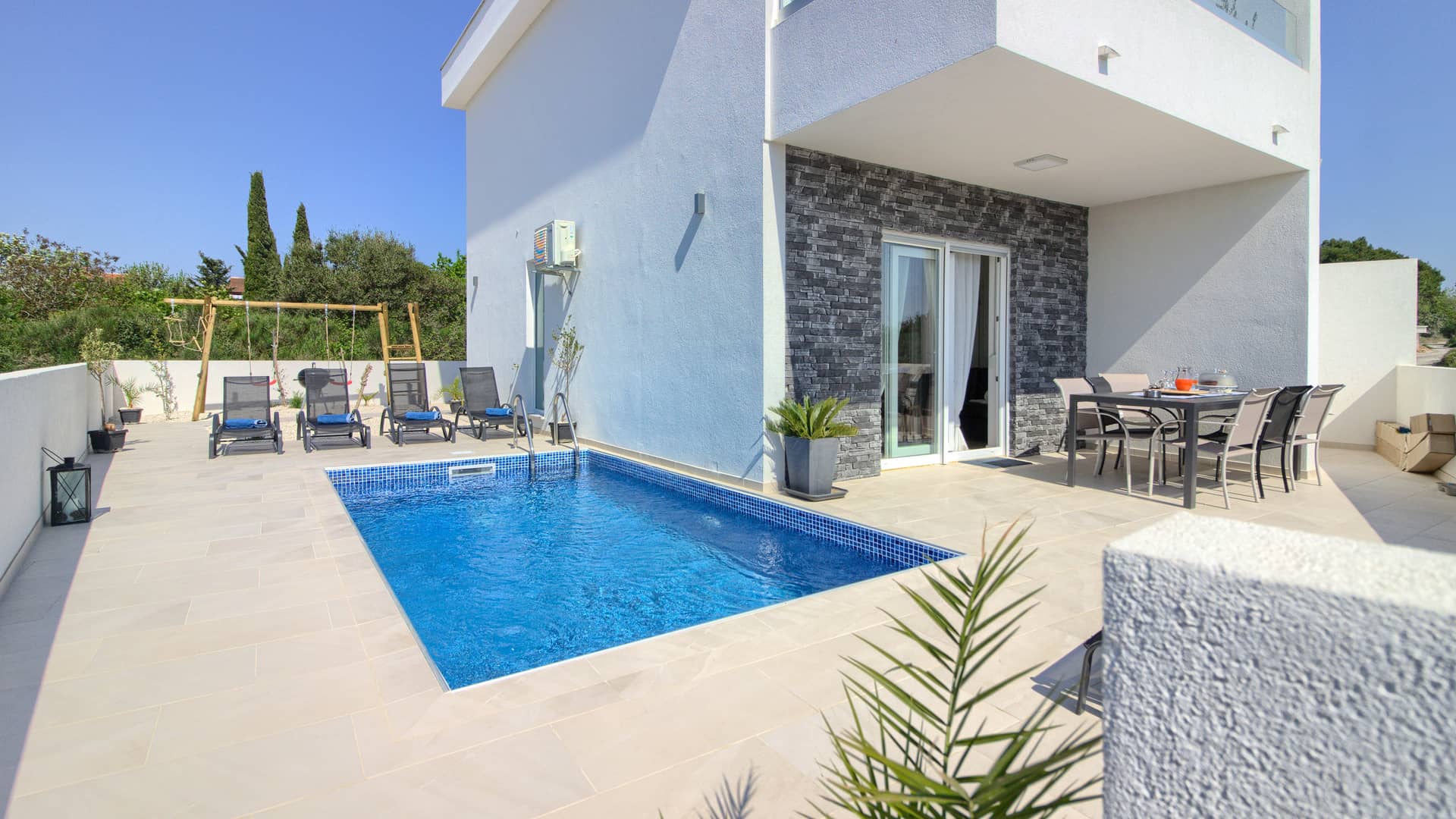 Moderne Urlaubsvilla mit Swimmingpool