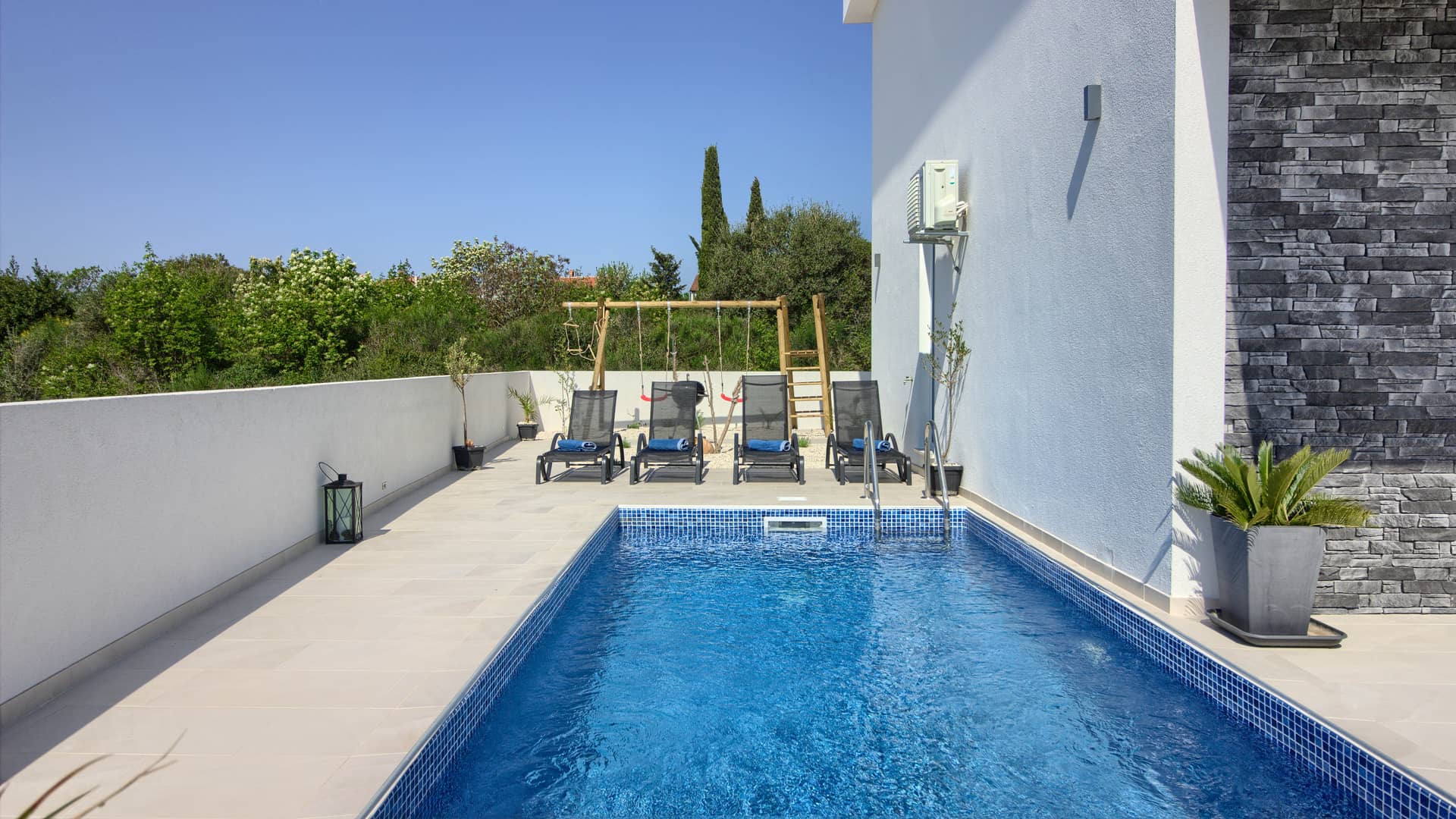 Moderne Urlaubsvilla mit Swimmingpool