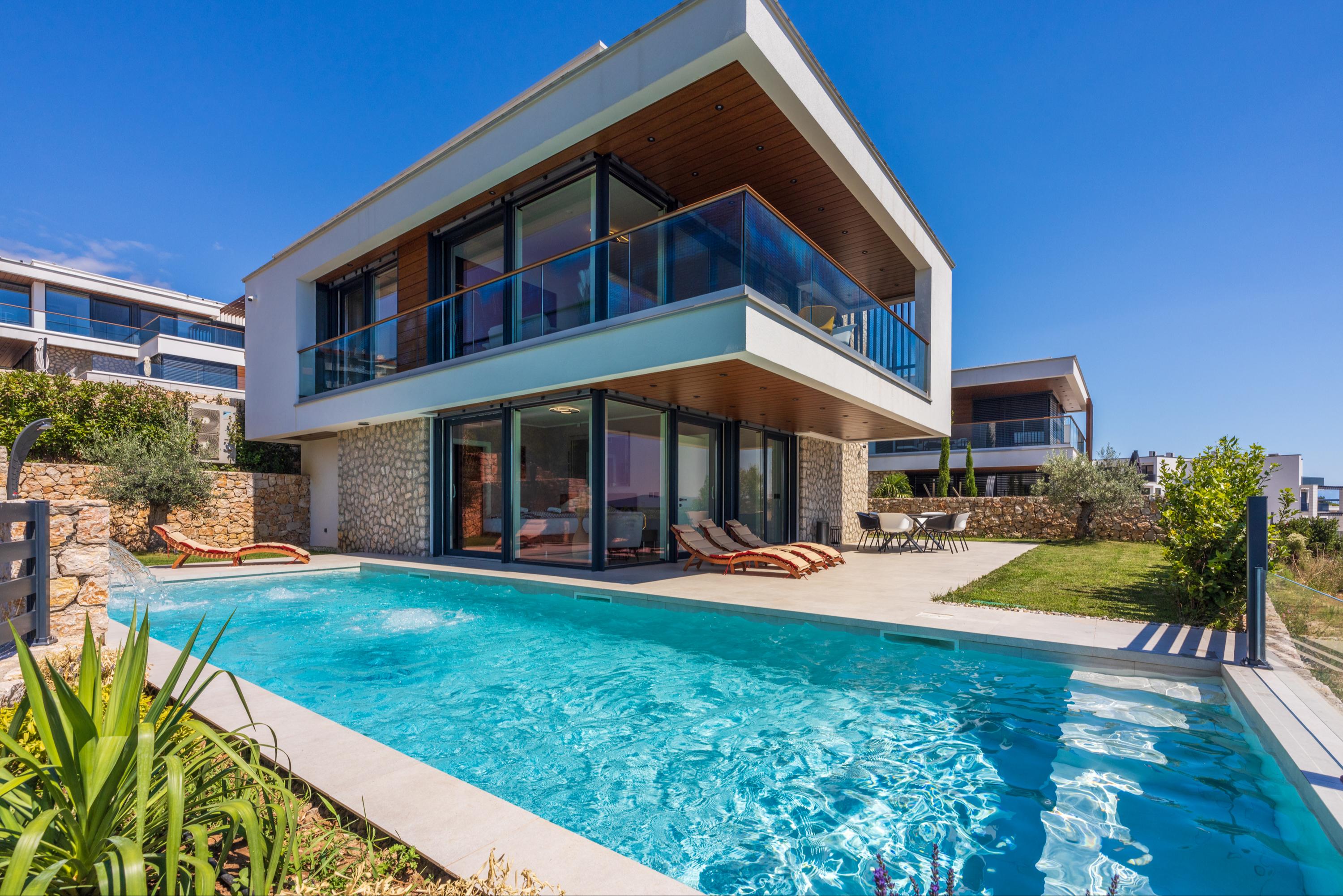 Traumvilla in ruhiger Lage, mit Swimmingpool, Whirlpool, Garage...