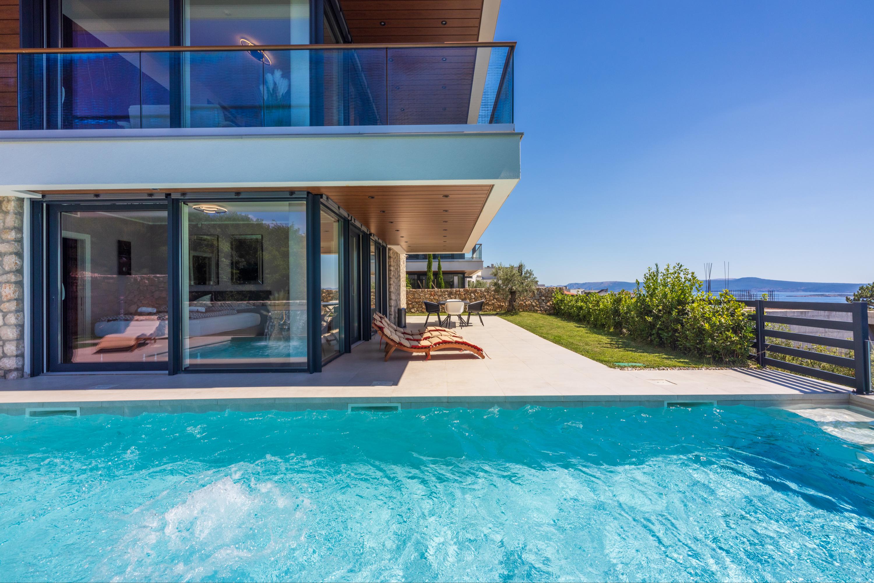 Traumvilla in ruhiger Lage, mit Swimmingpool, Whirlpool, Garage...