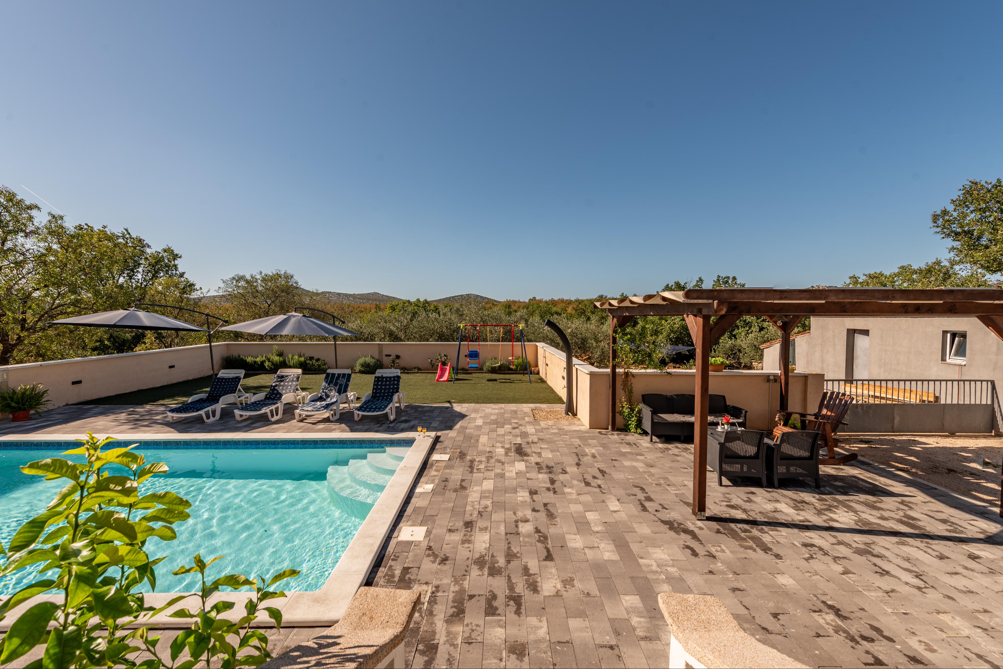 Ferienwohnung mit privatem Pool in Banjevci in der Nähe von Pirovac